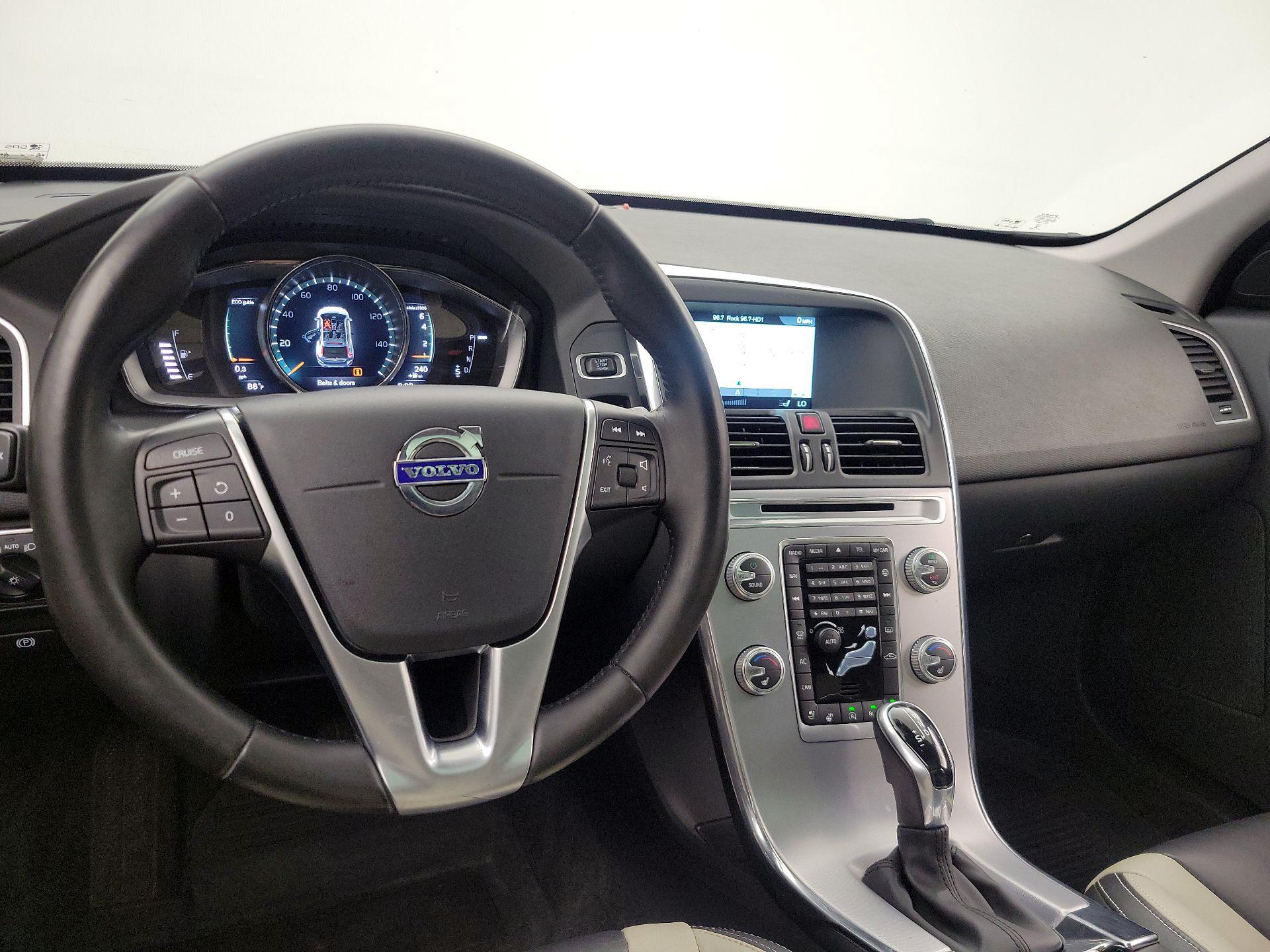 Thumbnail: 2017 Volvo XC60 - 9