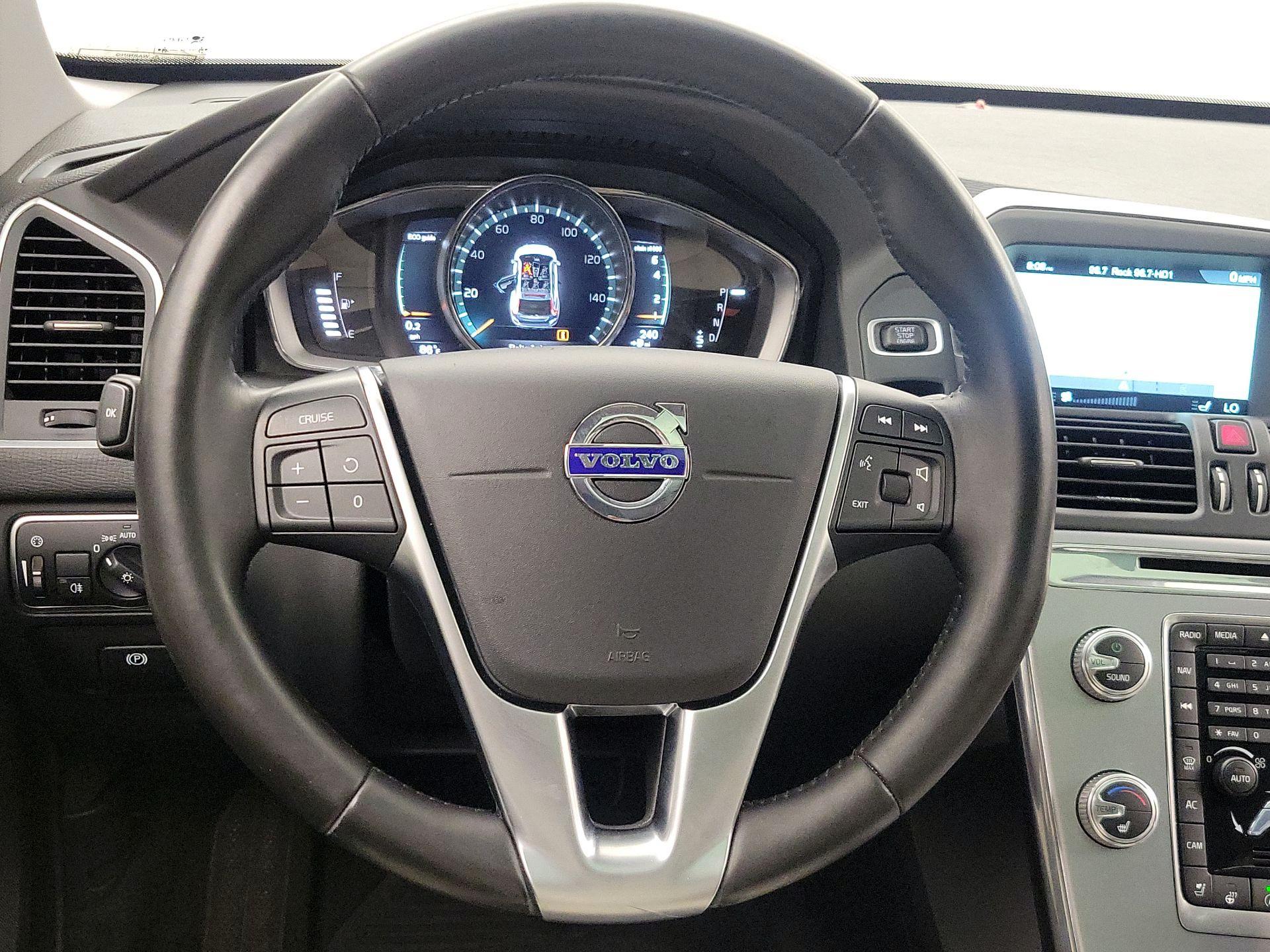 Thumbnail: 2017 Volvo XC60 - 10