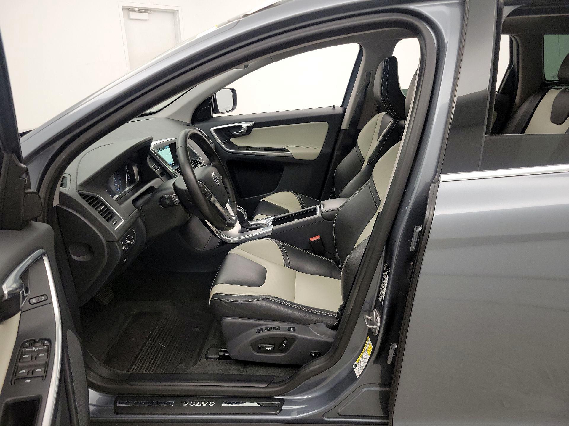 Thumbnail: 2017 Volvo XC60 - 11