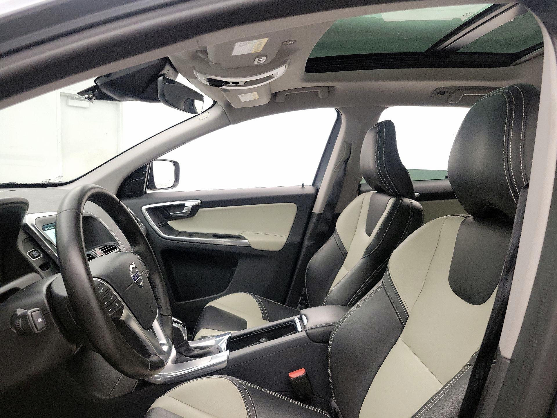 Thumbnail: 2017 Volvo XC60 - 20
