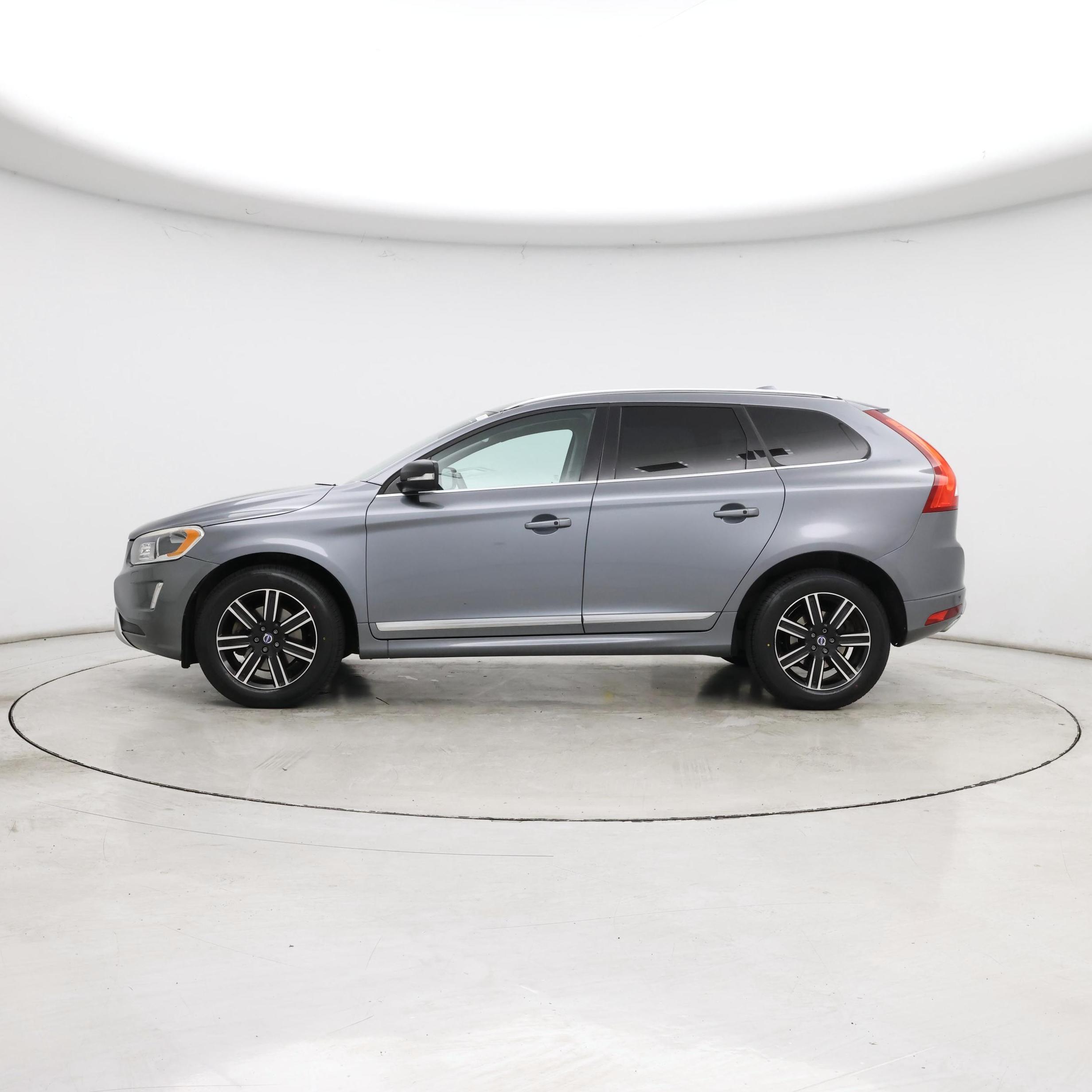 Thumbnail: 2017 Volvo XC60 - 3