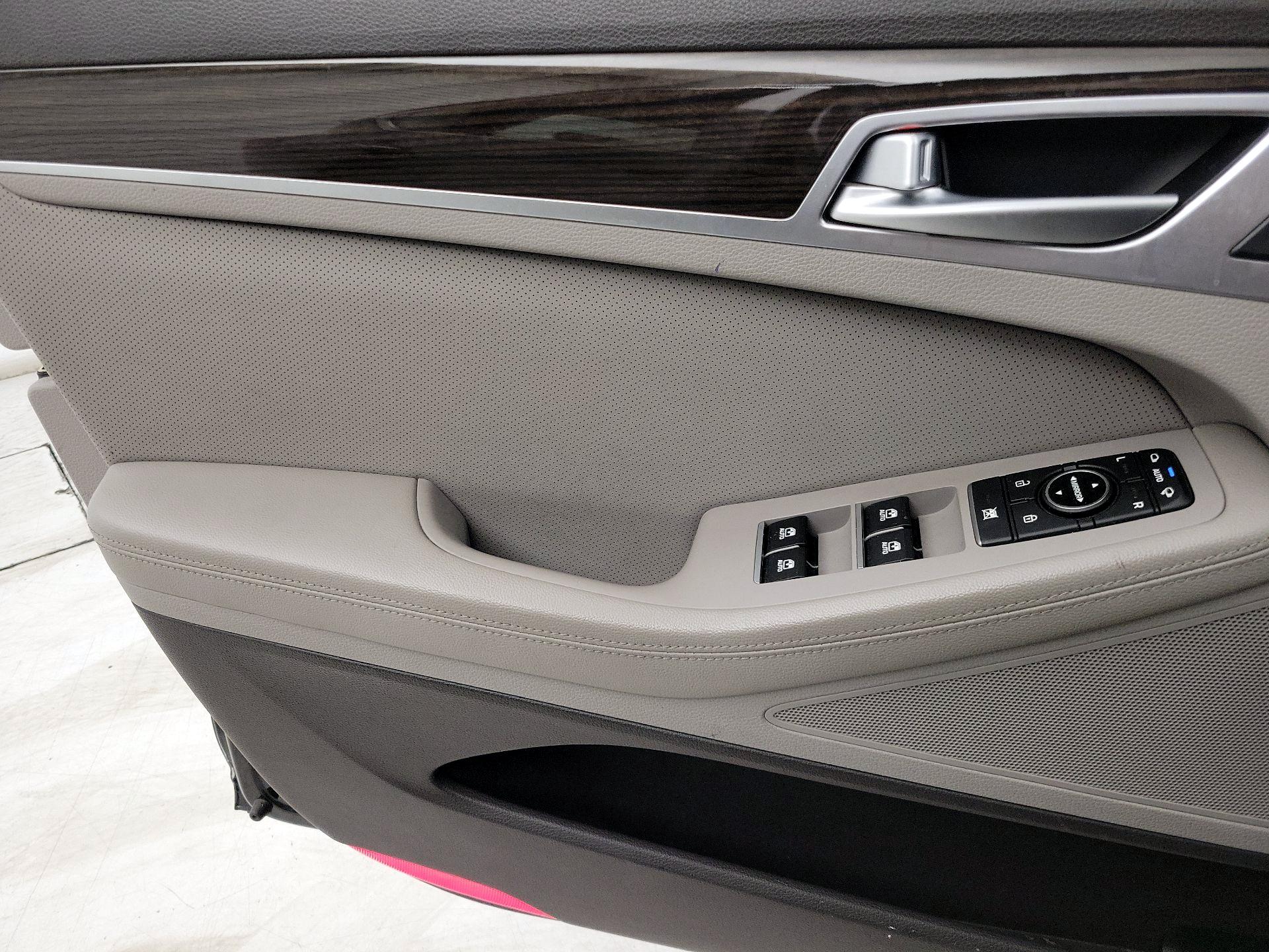 Thumbnail: 2019 Genesis G80 - 12