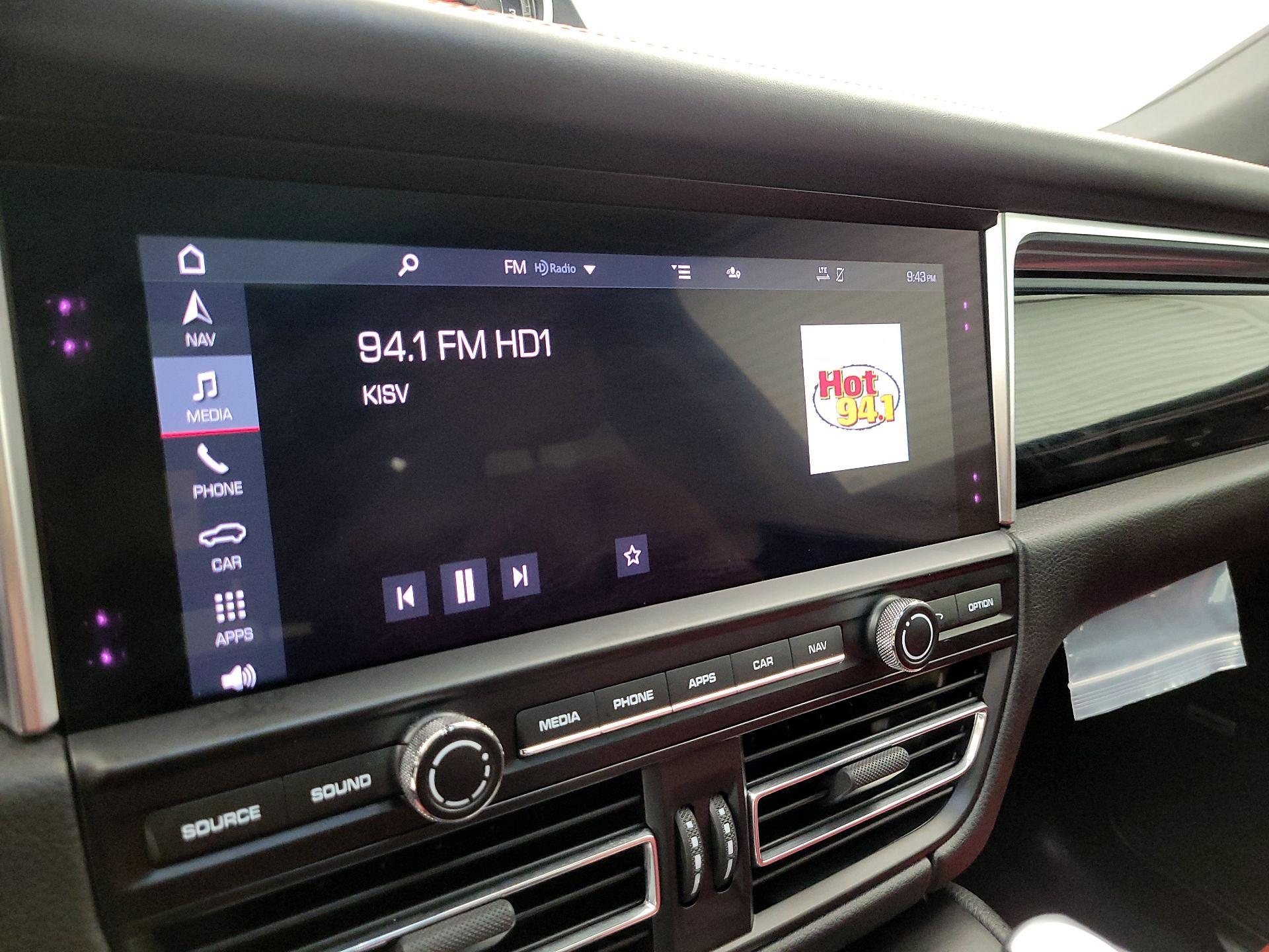 Thumbnail: 2021 Porsche Macan - 16