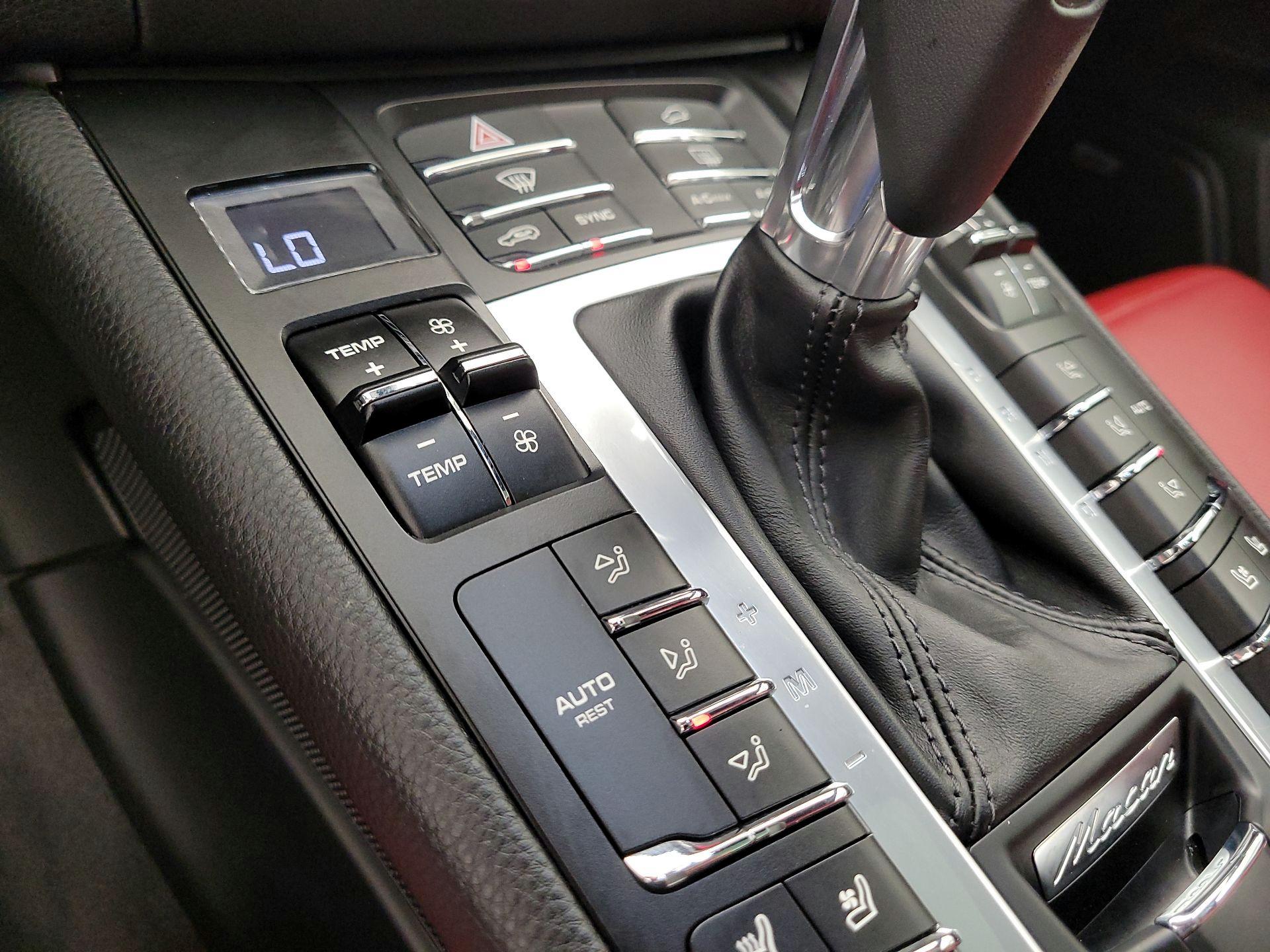Thumbnail: 2021 Porsche Macan - 17