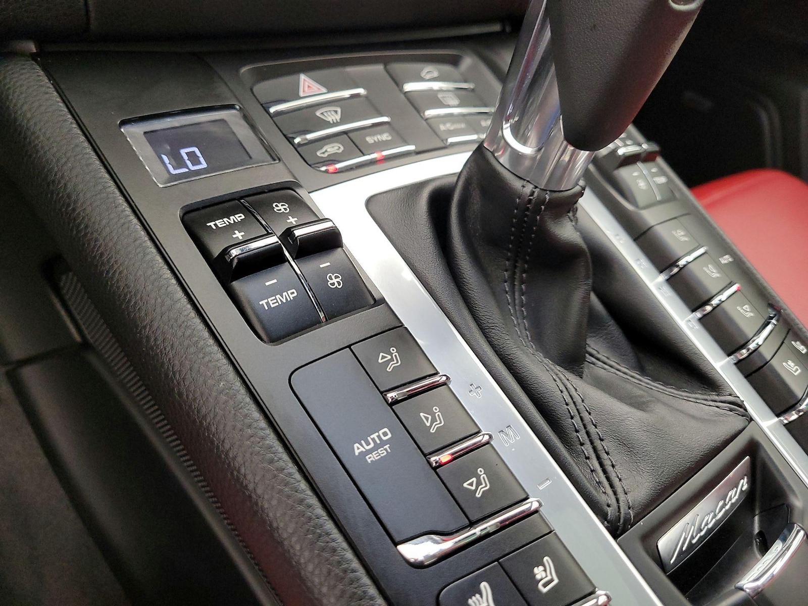 2021 Porsche Macan S - Photo 18