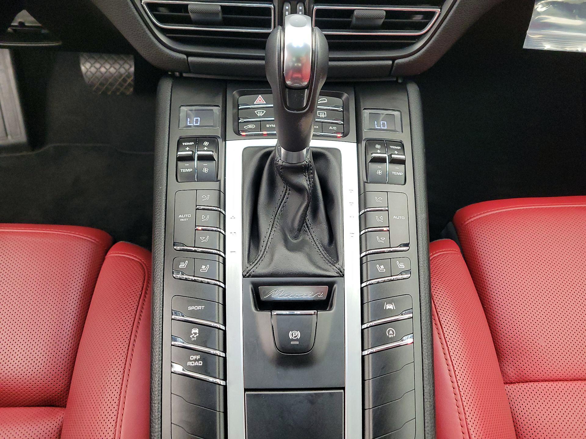 Thumbnail: 2021 Porsche Macan - 18