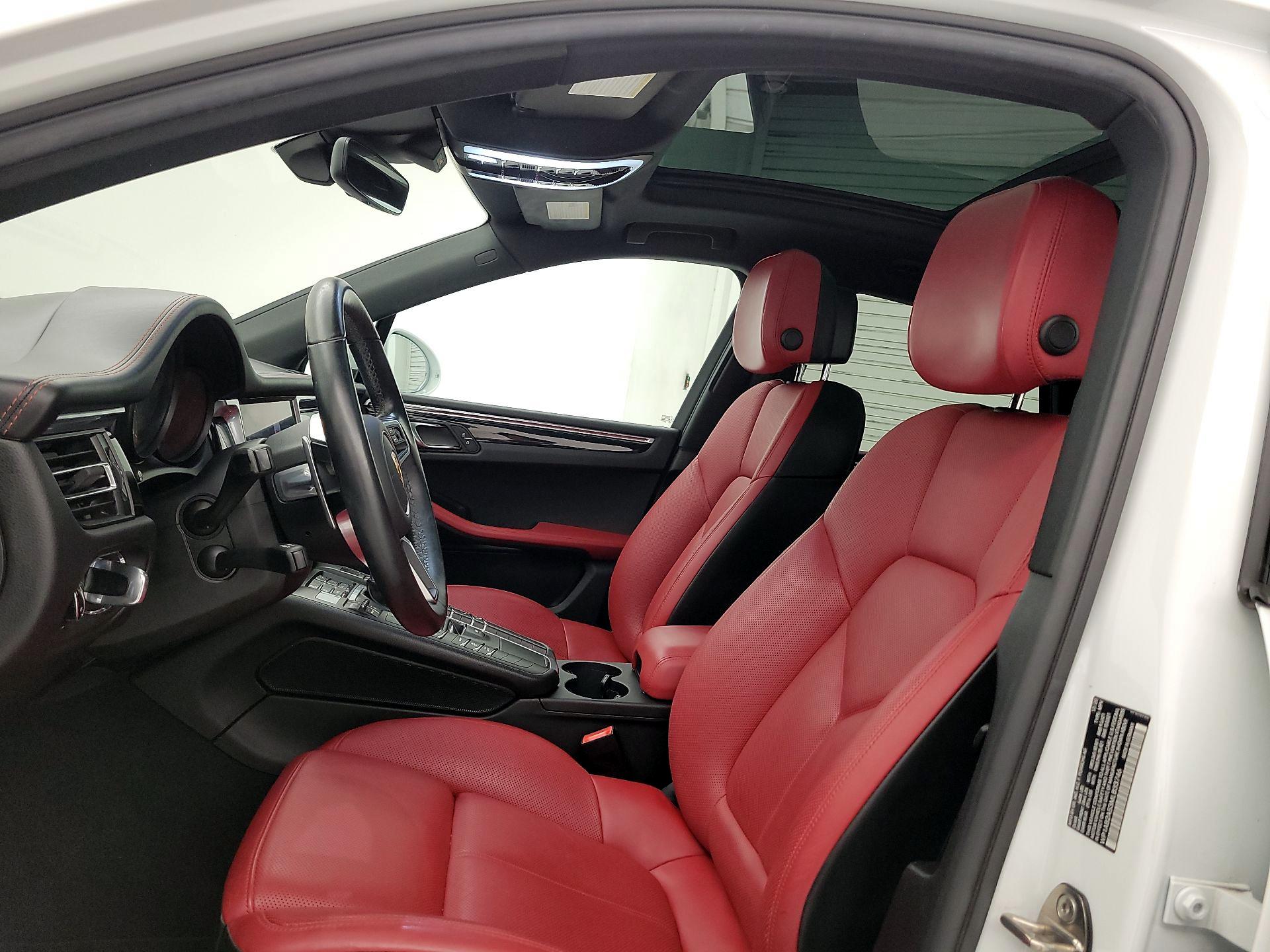 Thumbnail: 2021 Porsche Macan - 20