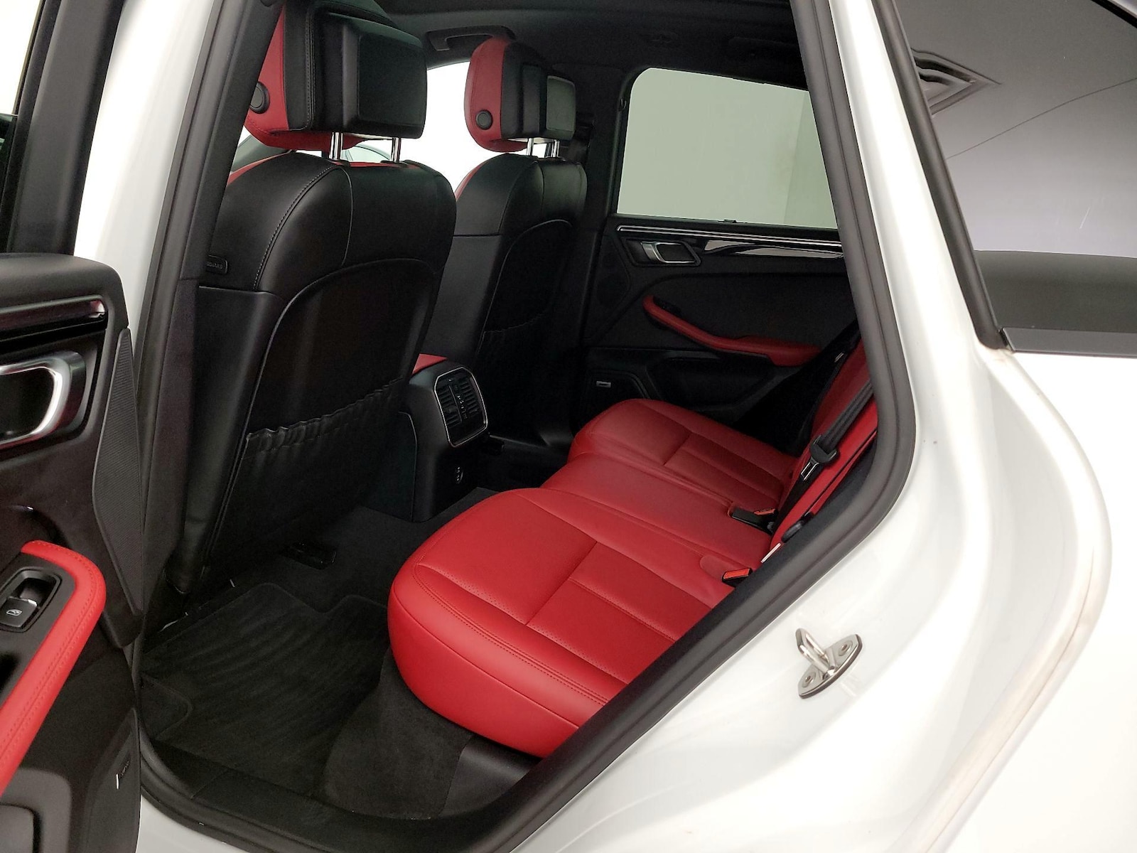 2021 Porsche Macan S - Photo 22