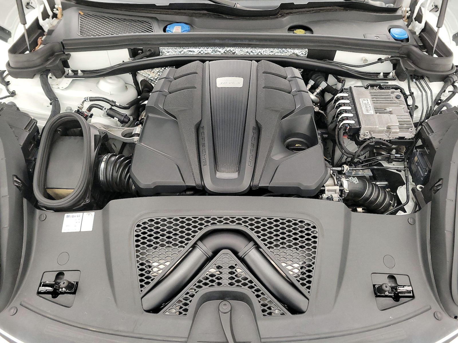 2021 Porsche Macan S - Photo 24
