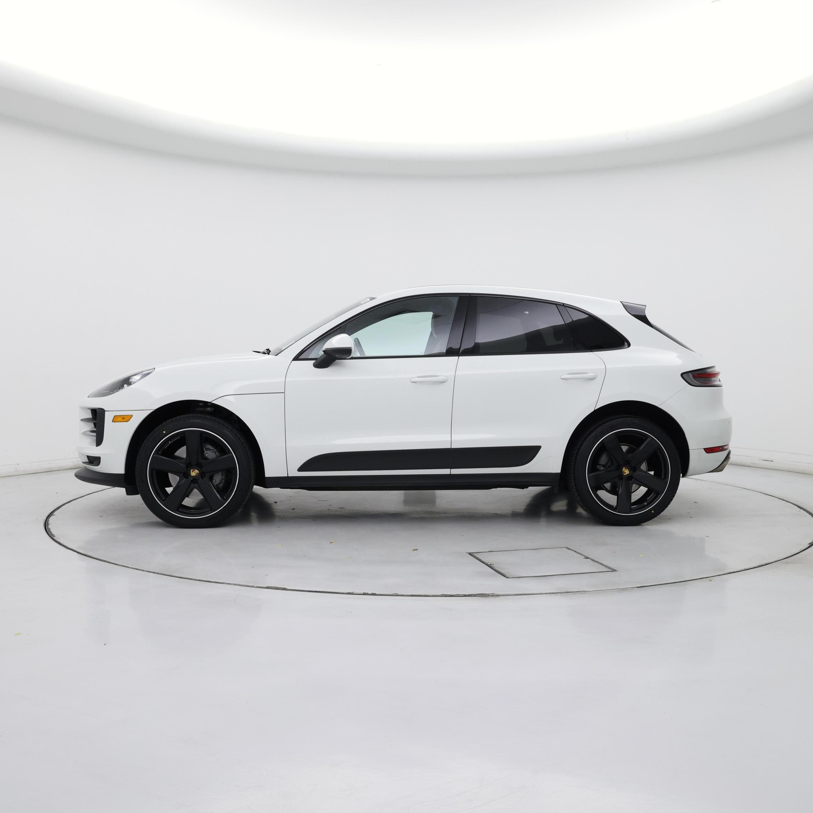 Thumbnail: 2021 Porsche Macan - 3