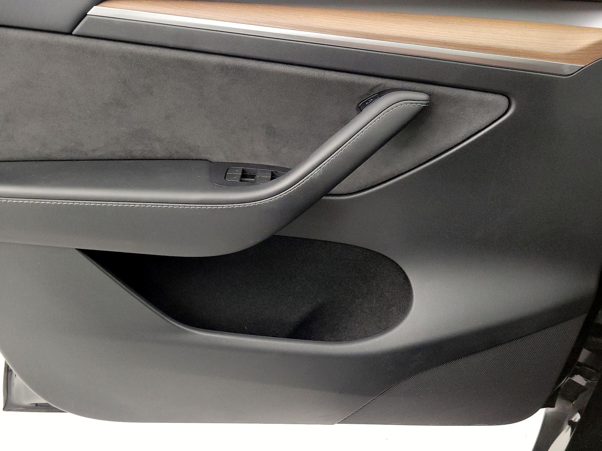 Thumbnail: 2023 Tesla Model Y - 12