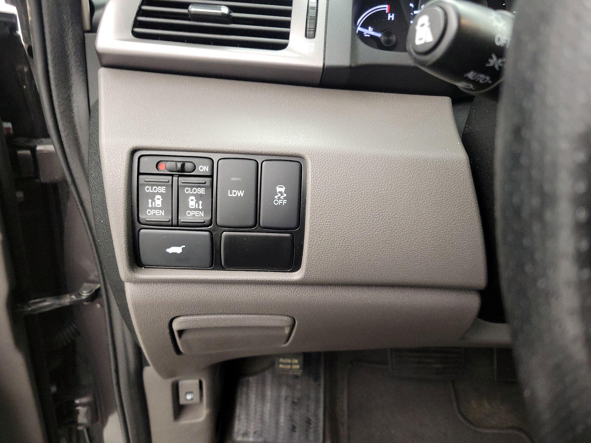 Thumbnail: 2015 Honda Odyssey - 13