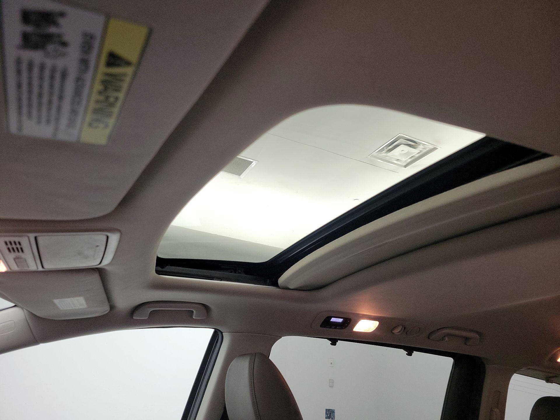 Thumbnail: 2015 Honda Odyssey - 19