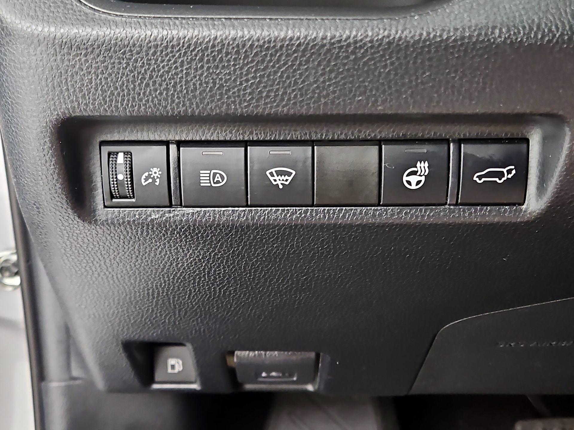Thumbnail: 2020 Toyota RAV4 - 13