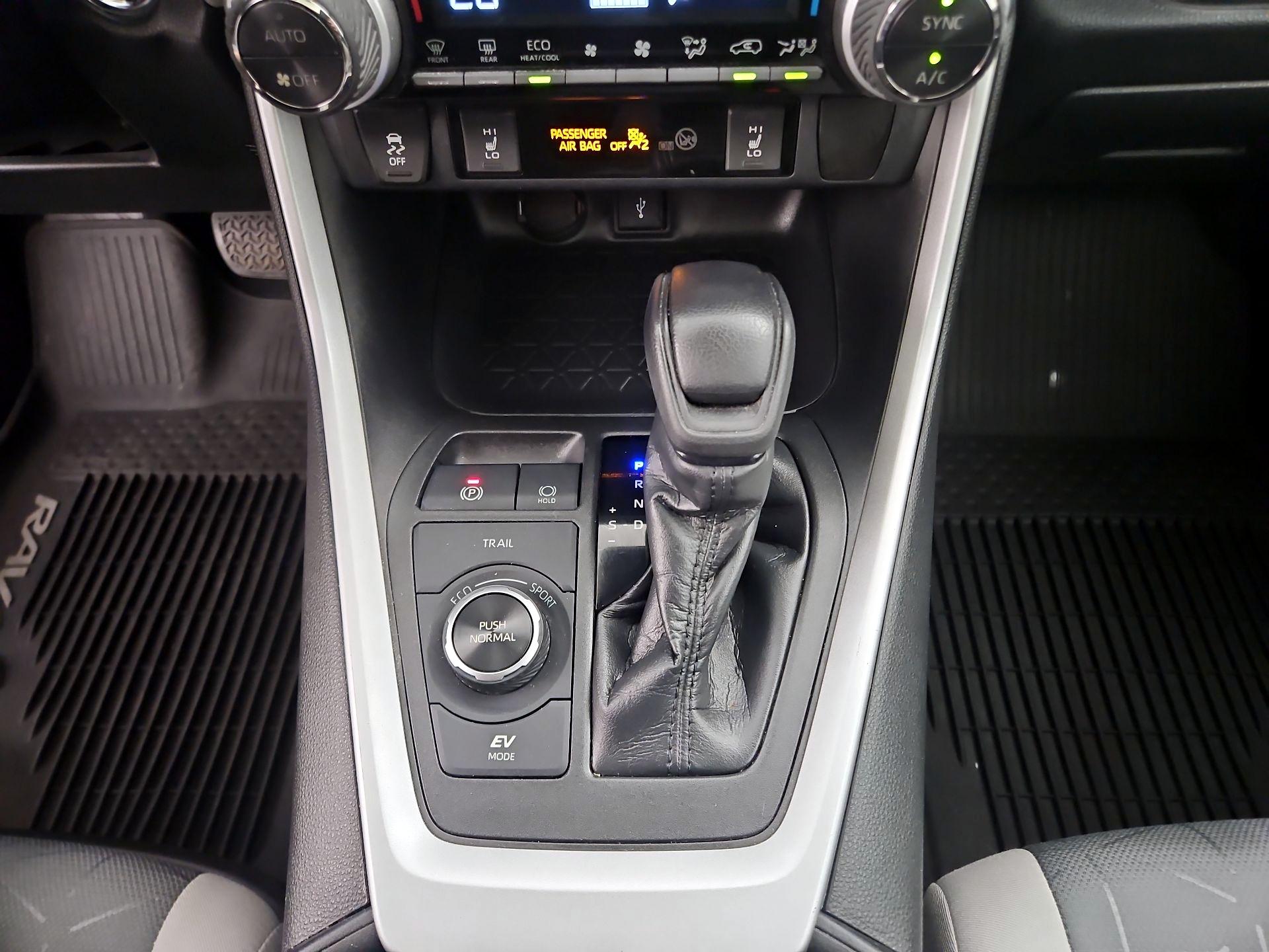 Thumbnail: 2020 Toyota RAV4 - 17