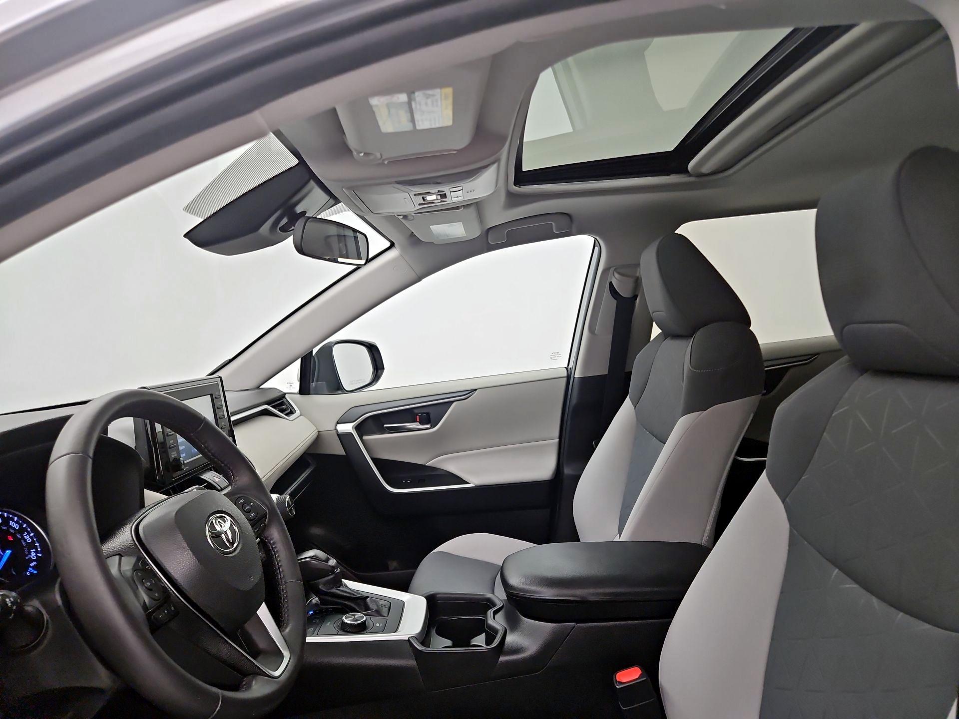 Thumbnail: 2020 Toyota RAV4 - 19