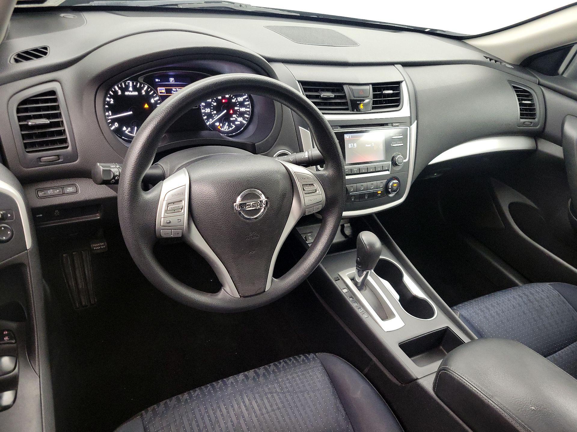 Thumbnail: 2016 Nissan Altima - 9