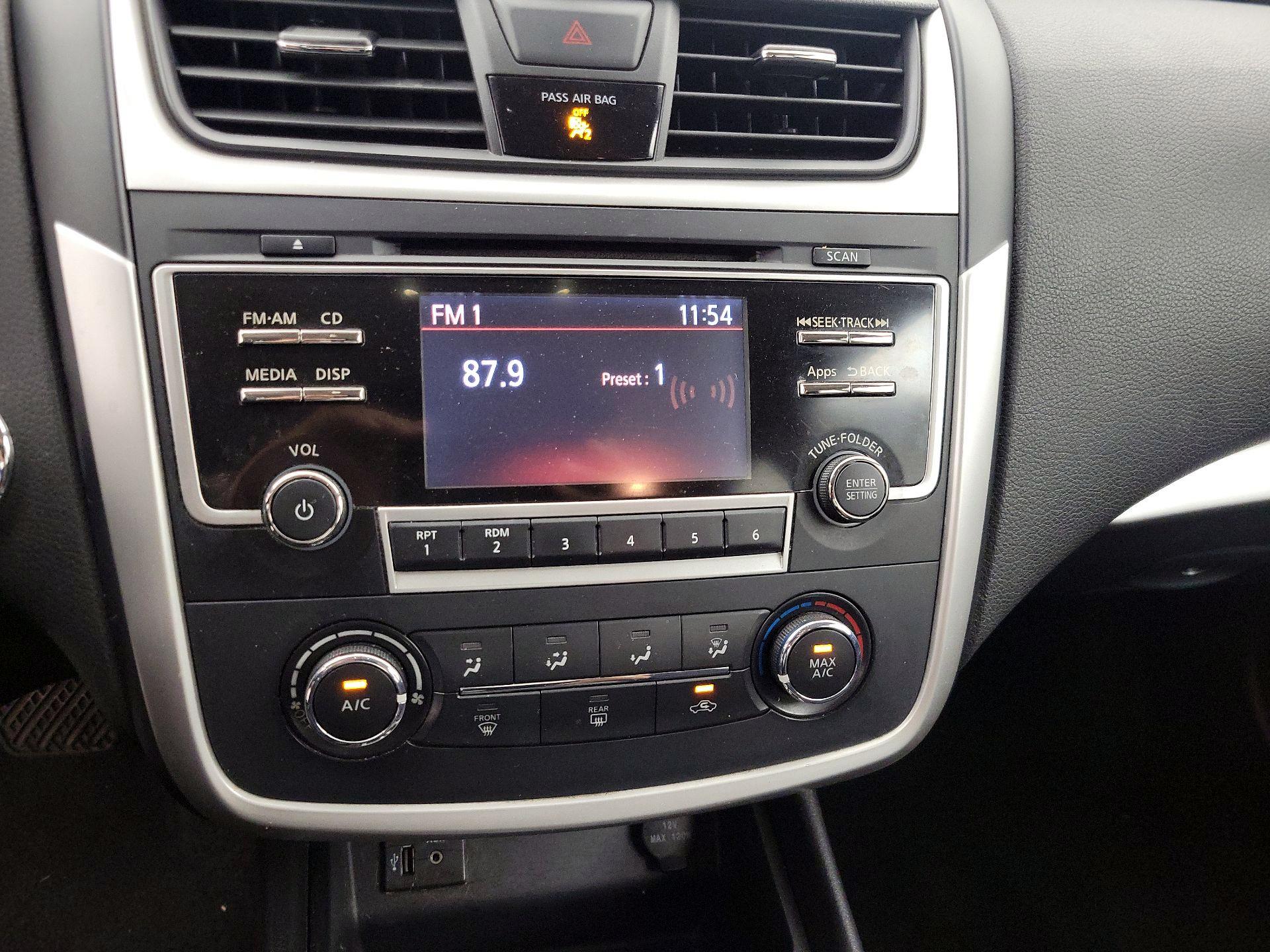 Thumbnail: 2016 Nissan Altima - 15