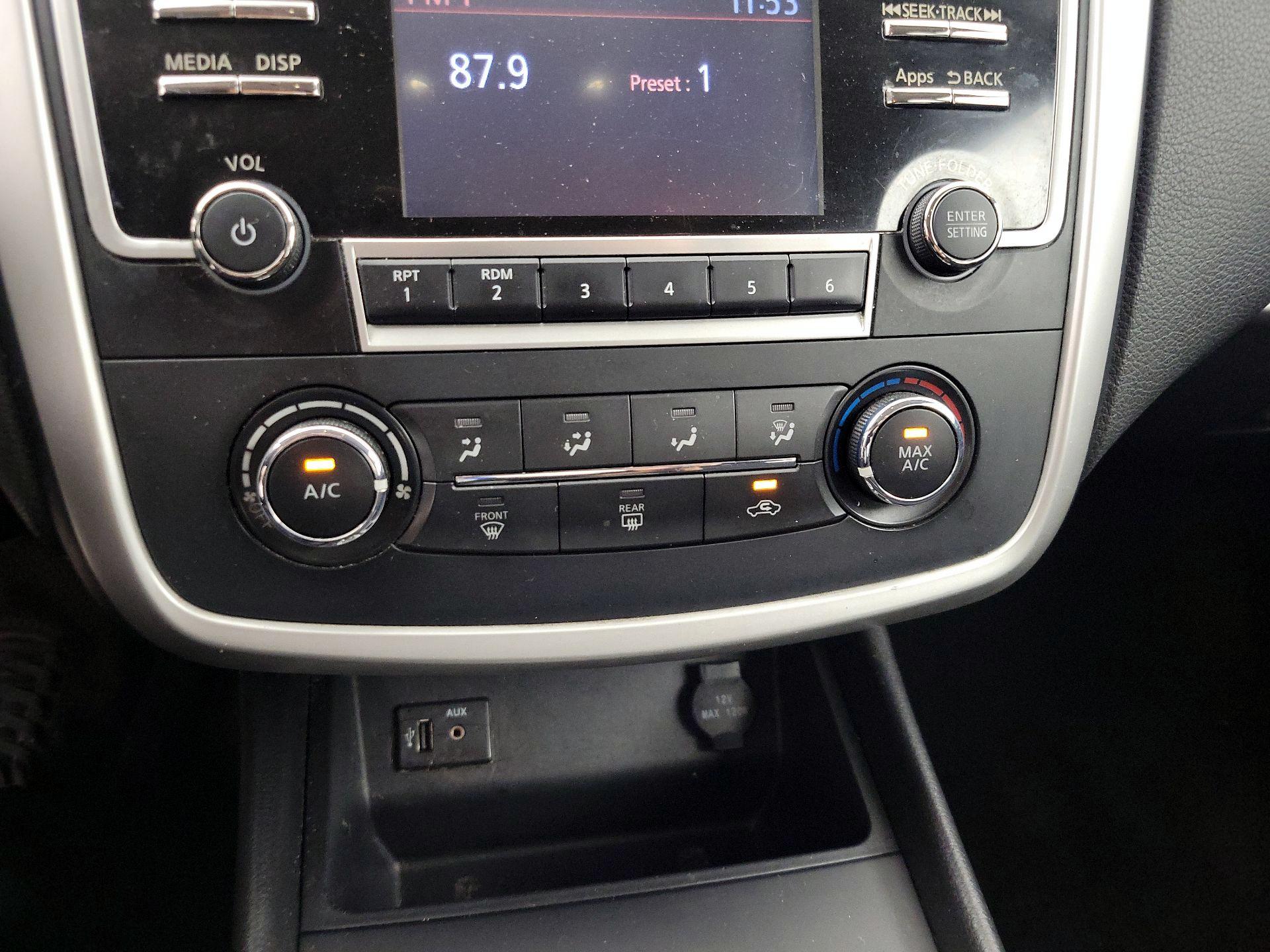 Thumbnail: 2016 Nissan Altima - 16