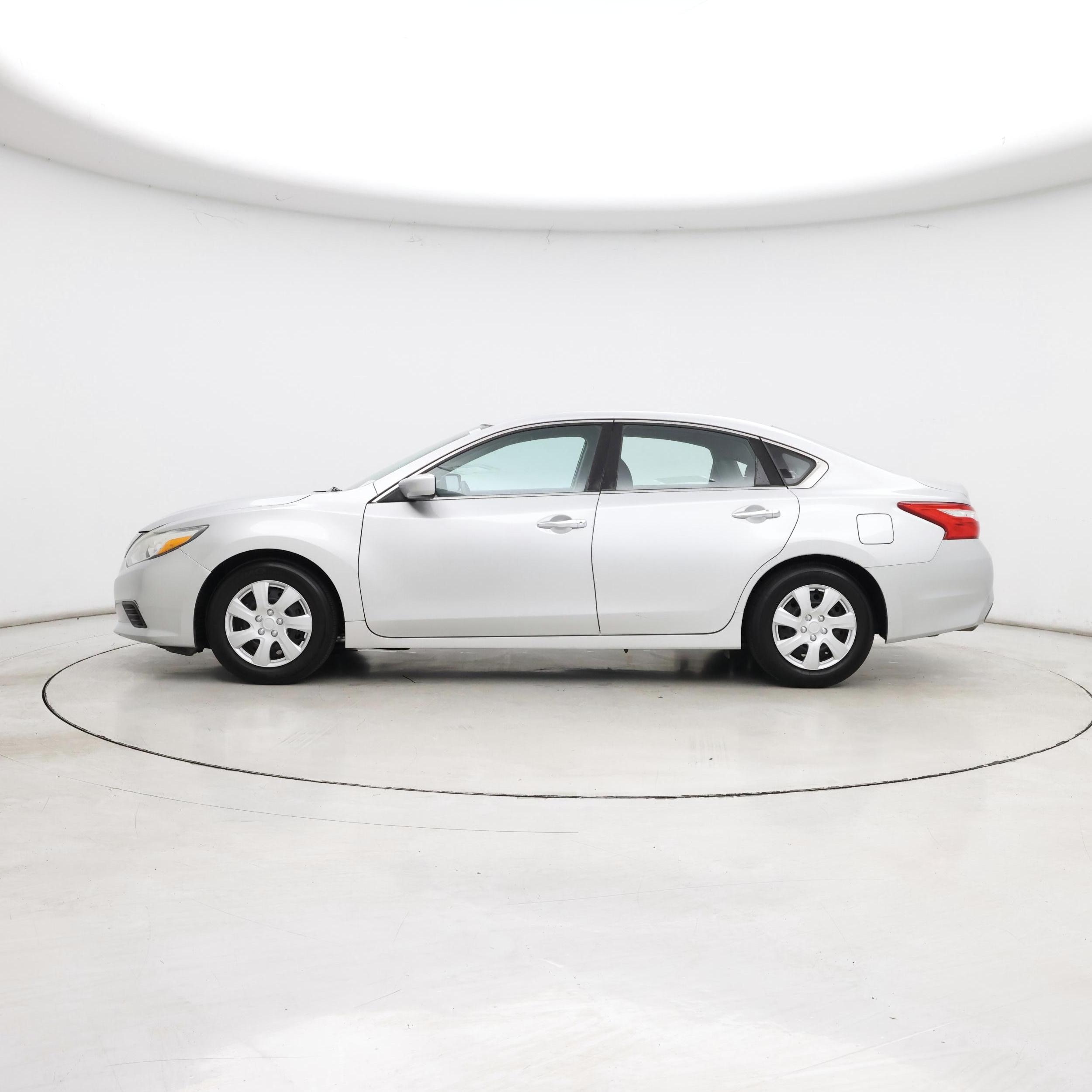 Thumbnail: 2016 Nissan Altima - 3