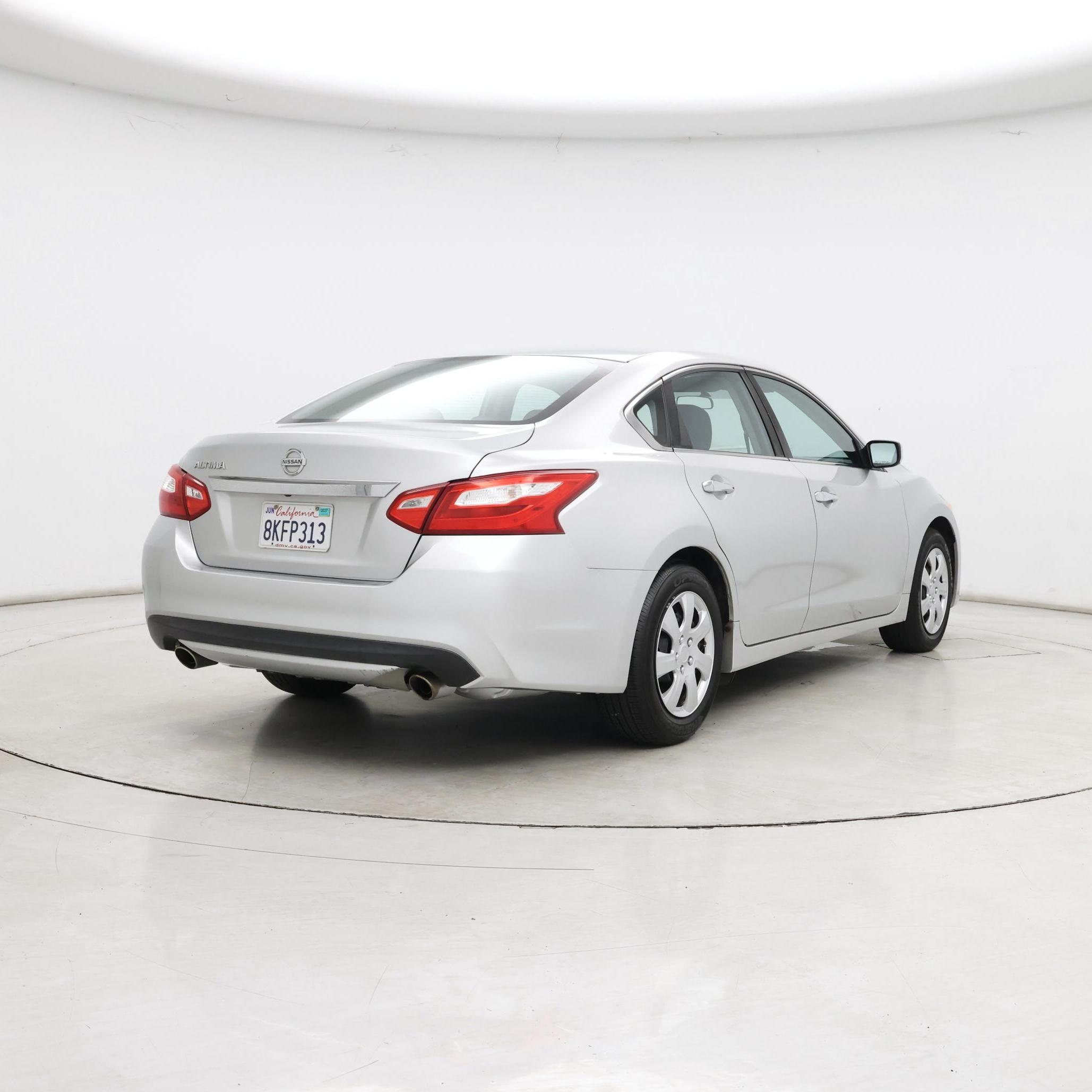 Thumbnail: 2016 Nissan Altima - 8