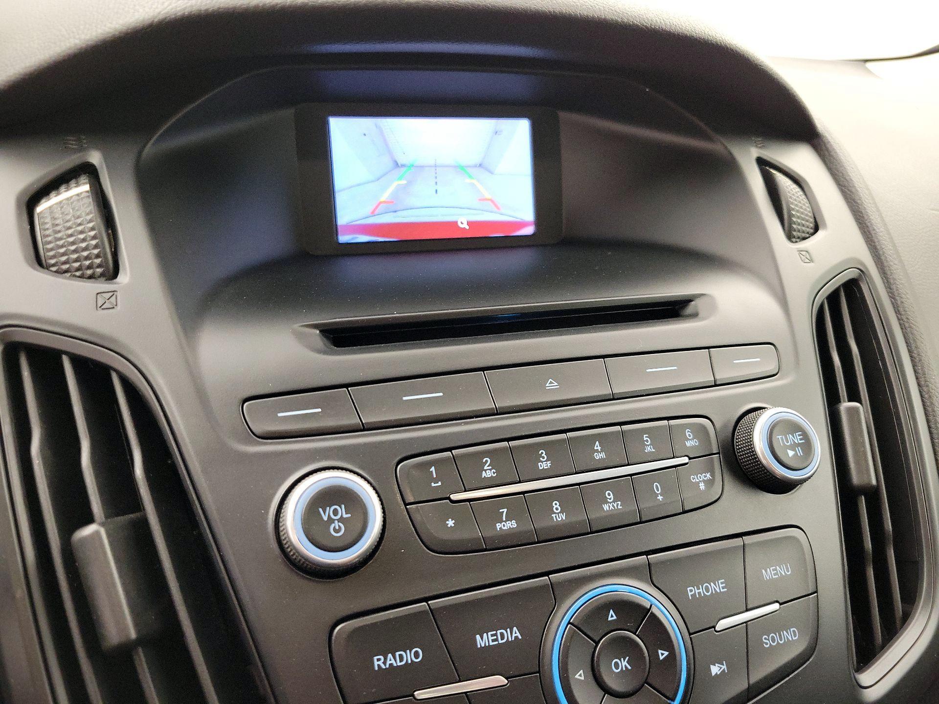 Thumbnail: 2015 Ford Focus - 14
