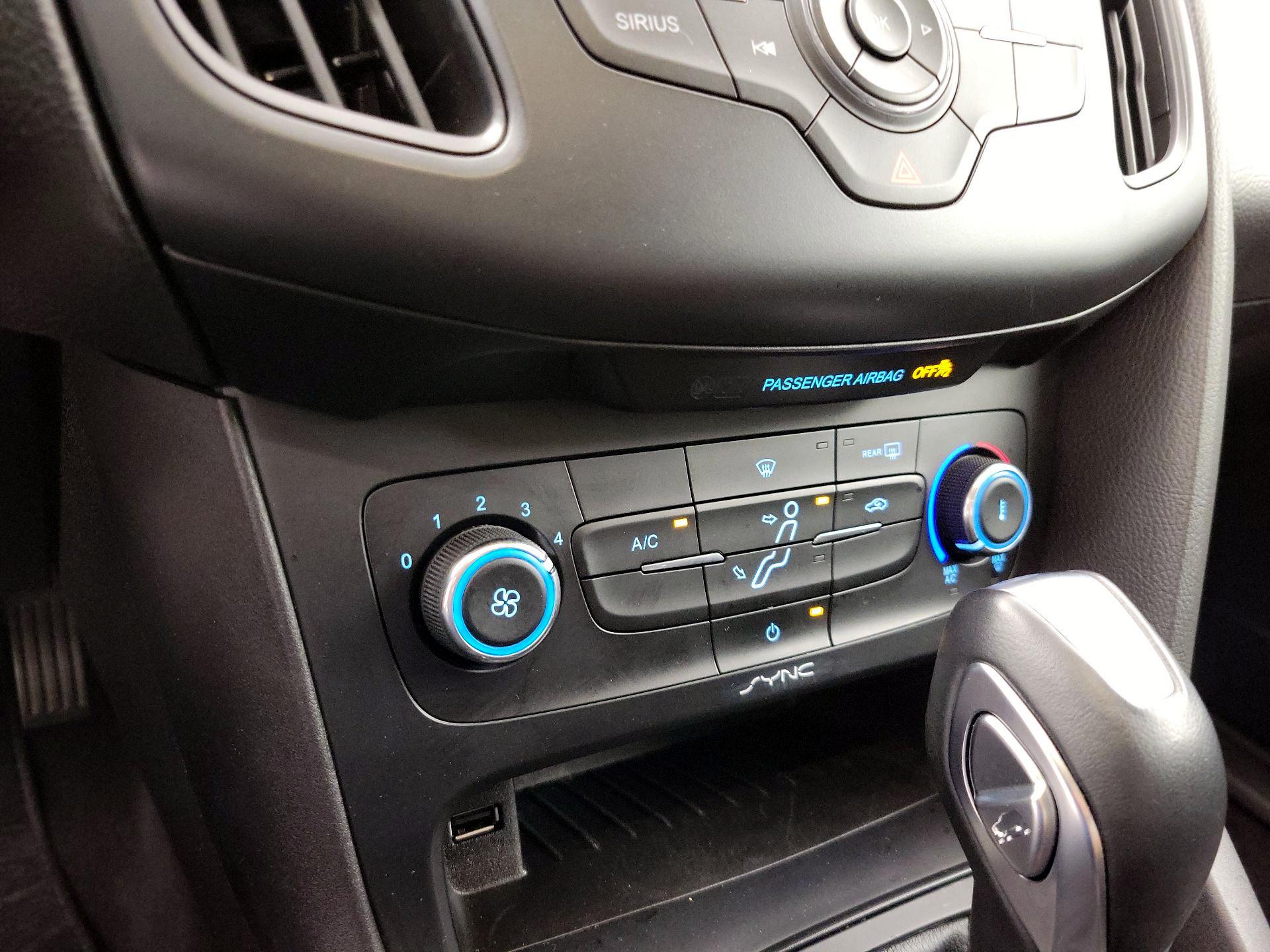 Thumbnail: 2015 Ford Focus - 16