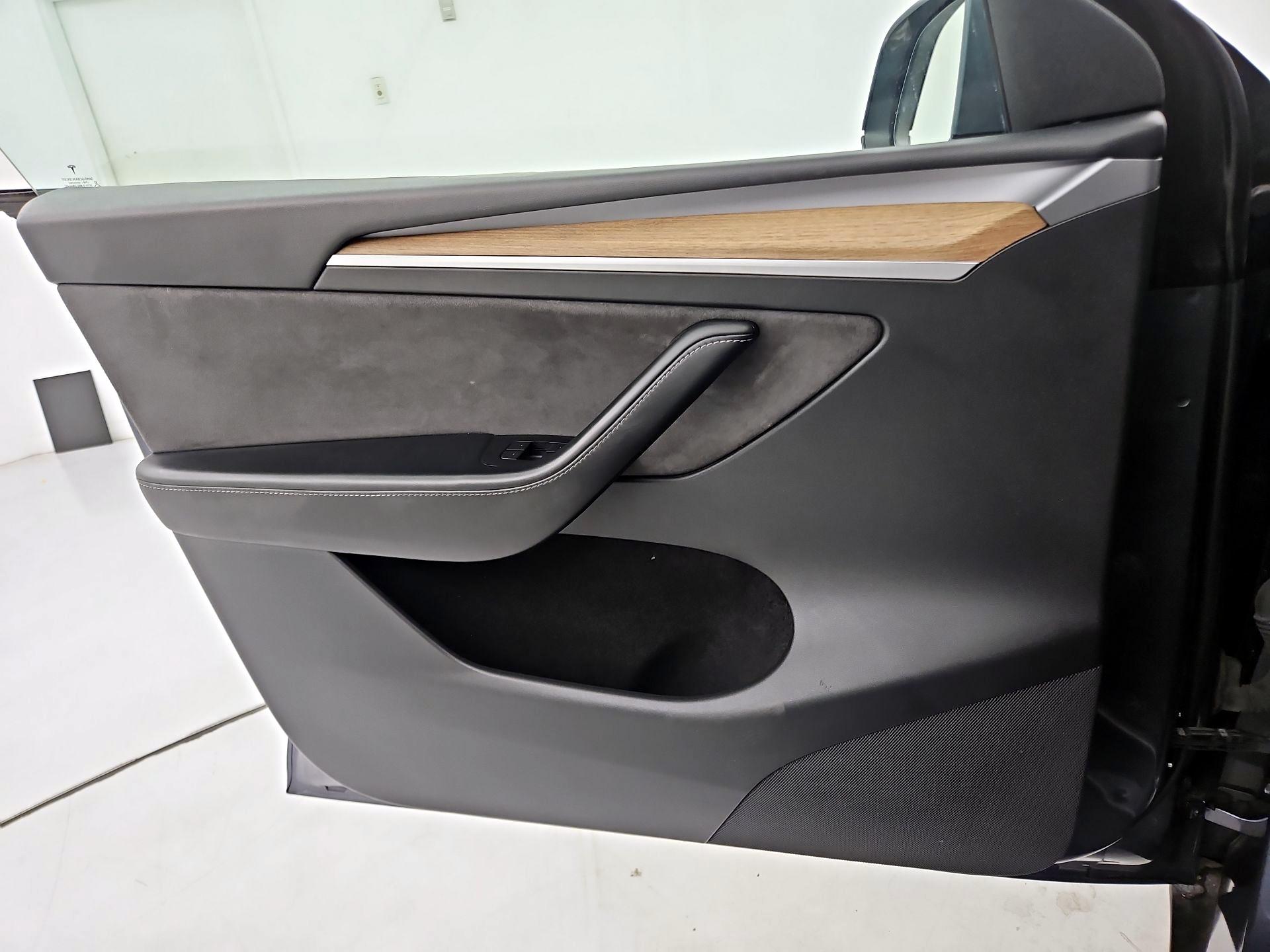 Thumbnail: 2023 Tesla Model Y - 12