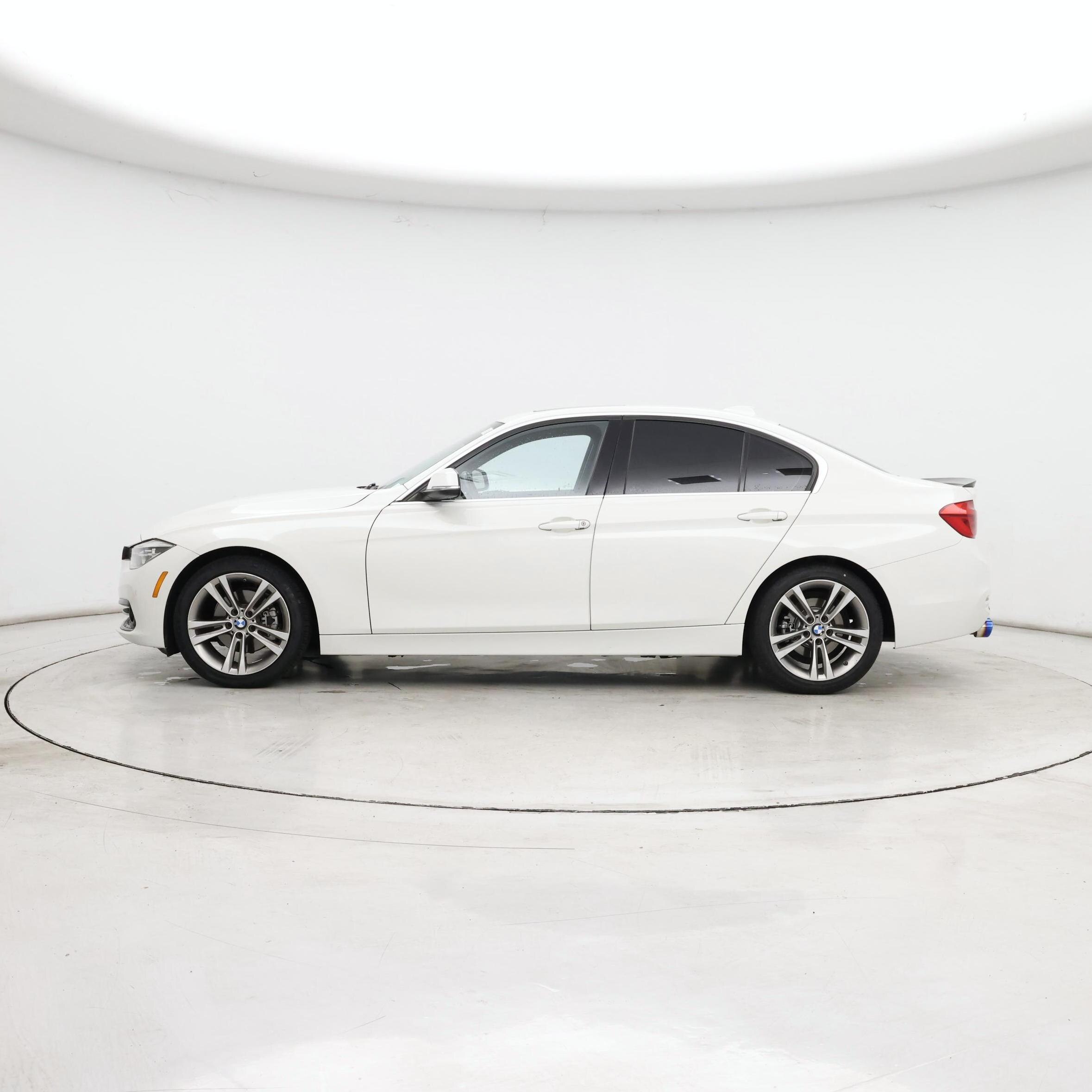 Thumbnail: 2018 BMW 3 Series - 3