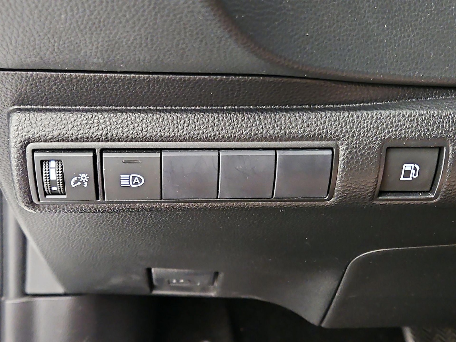 2021 Toyota Corolla LE - Photo 14