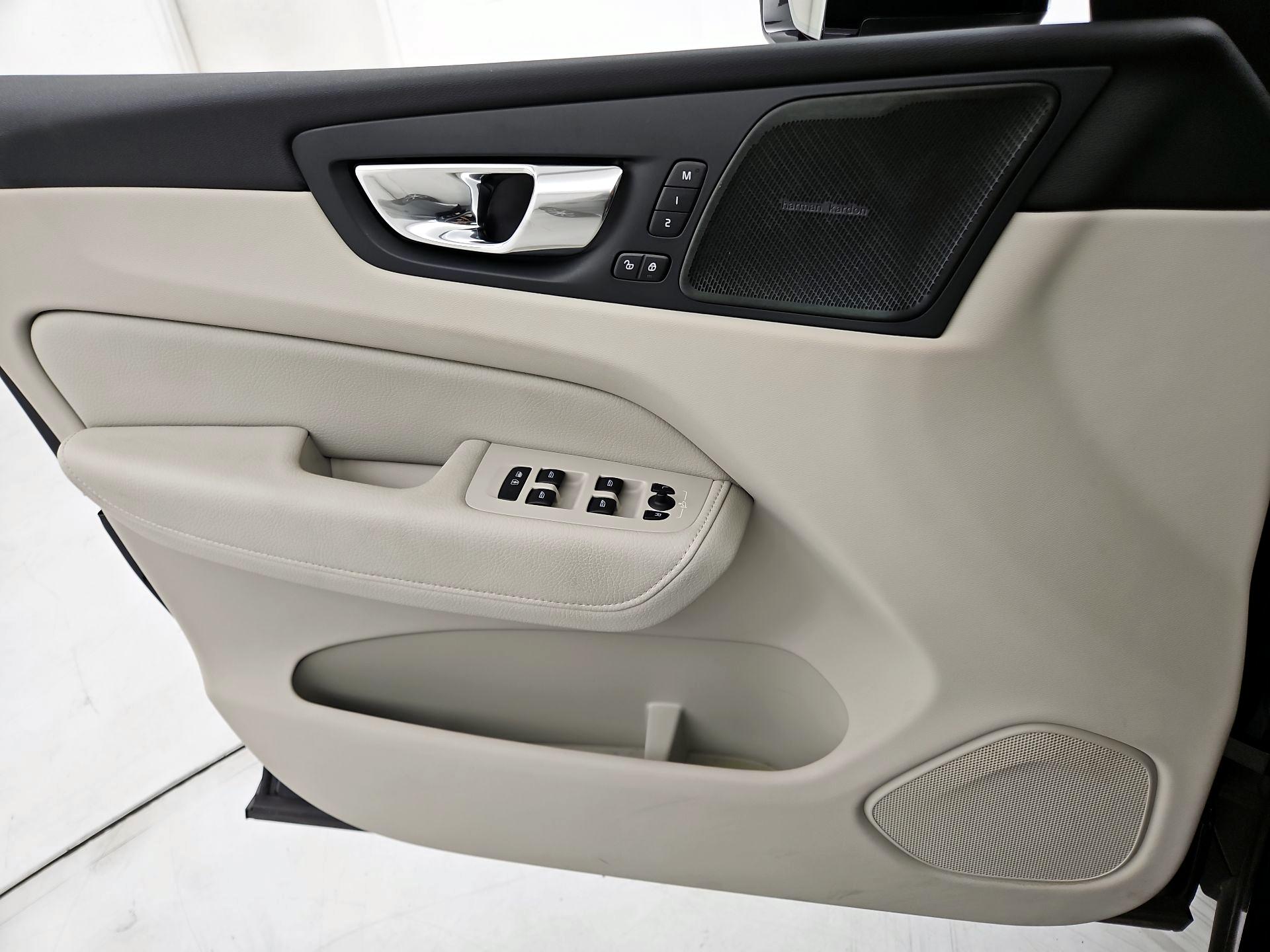 Thumbnail: 2020 Volvo XC60 - 12
