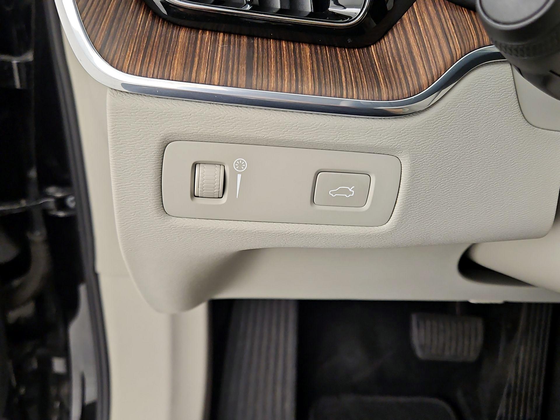 Thumbnail: 2020 Volvo XC60 - 13