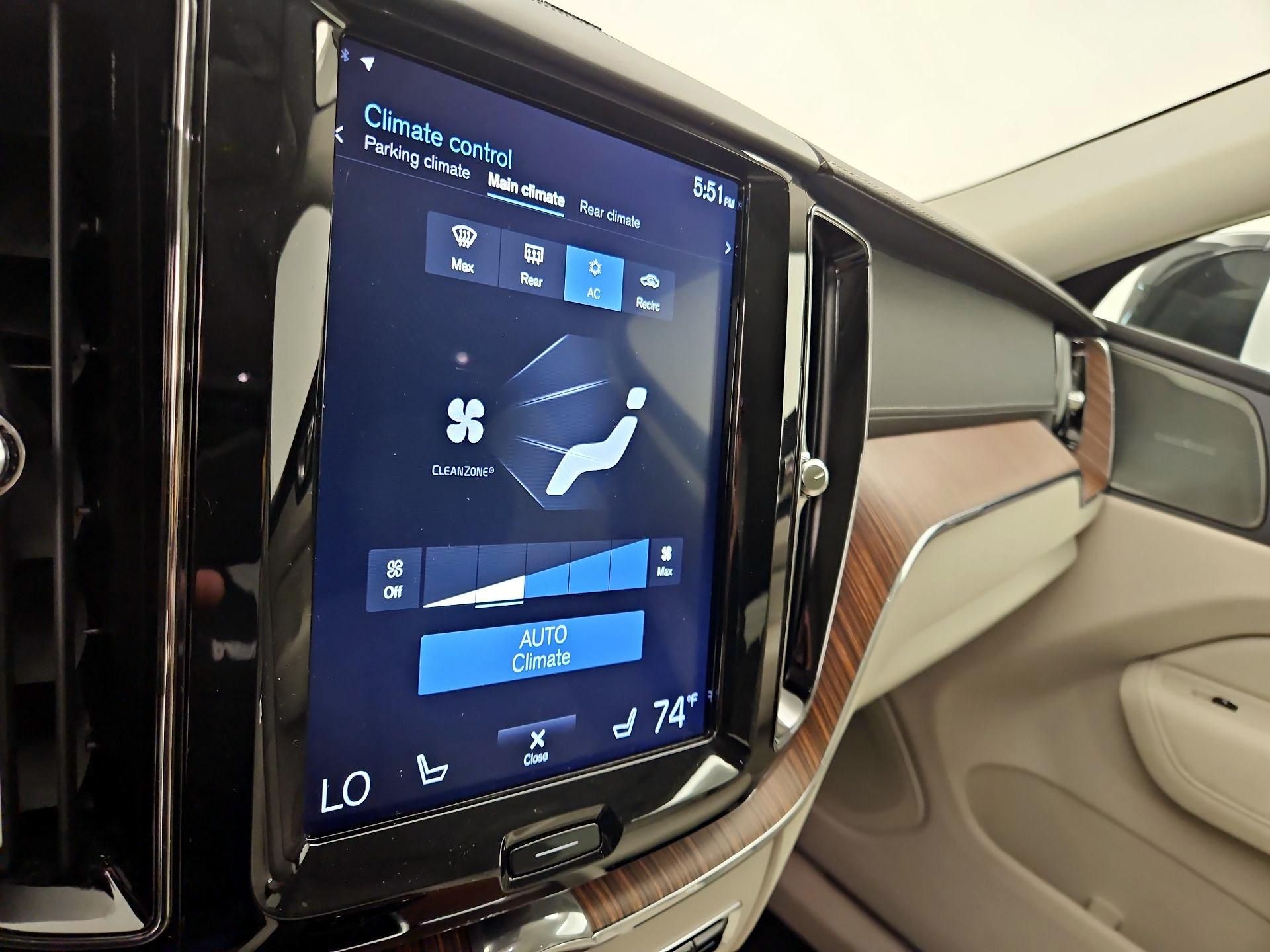 Thumbnail: 2020 Volvo XC60 - 17