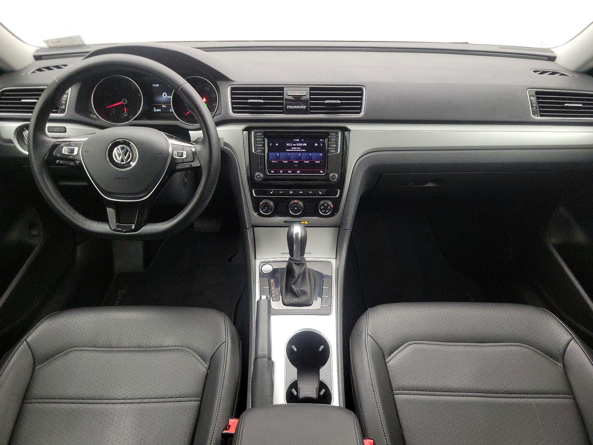 Thumbnail: 2019 Volkswagen Passat - 9