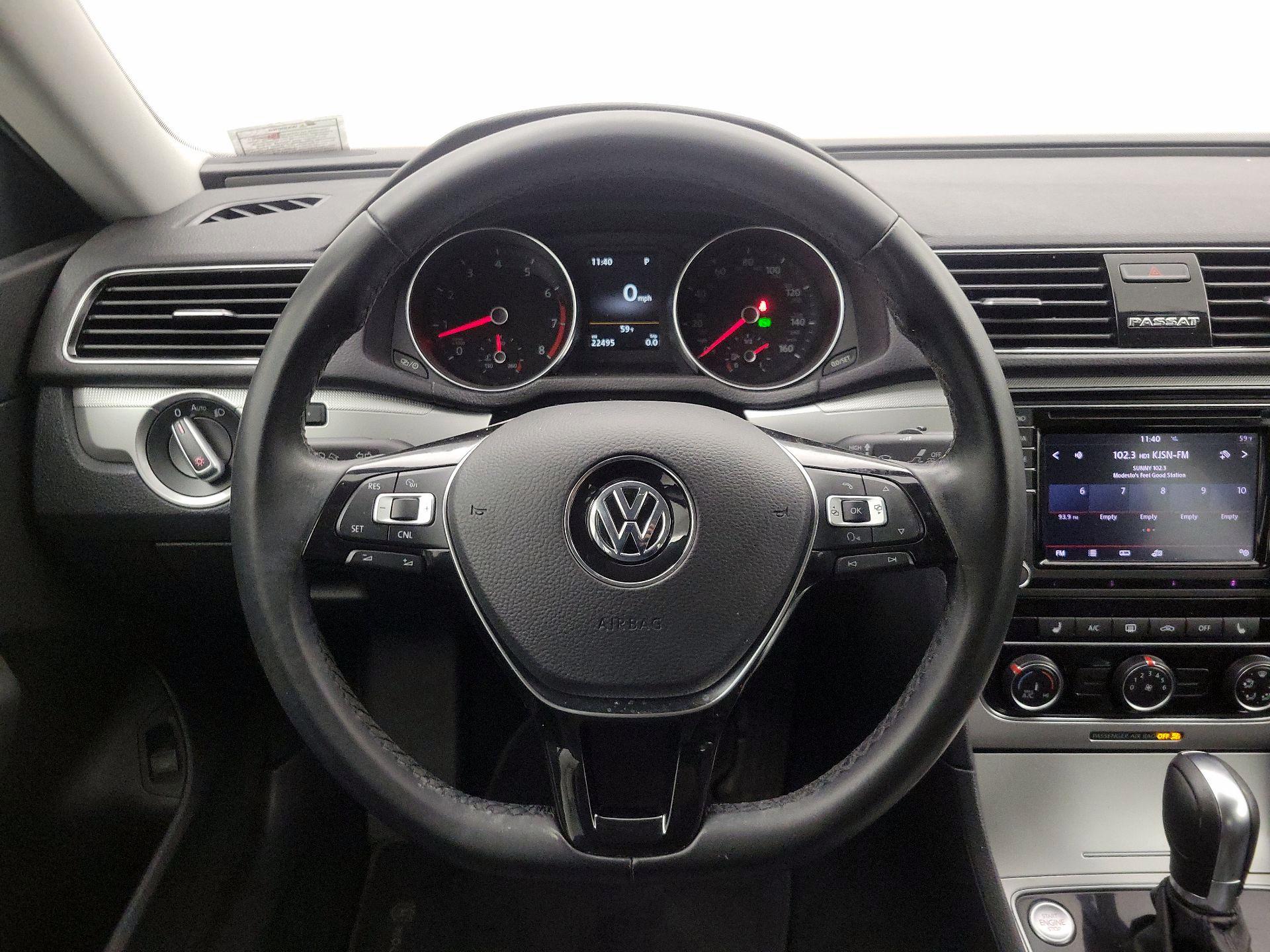 Thumbnail: 2019 Volkswagen Passat - 10