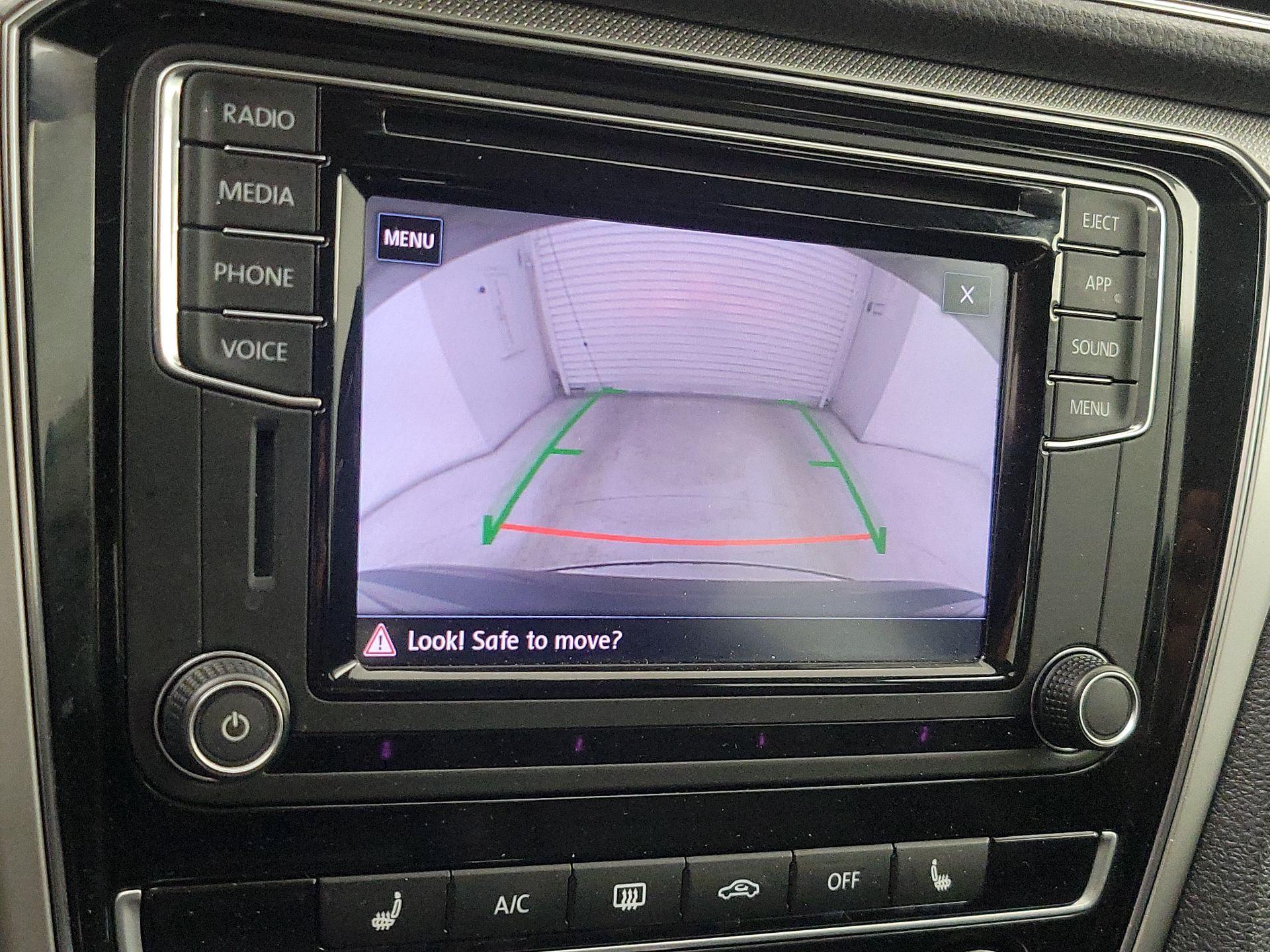 Thumbnail: 2019 Volkswagen Passat - 14
