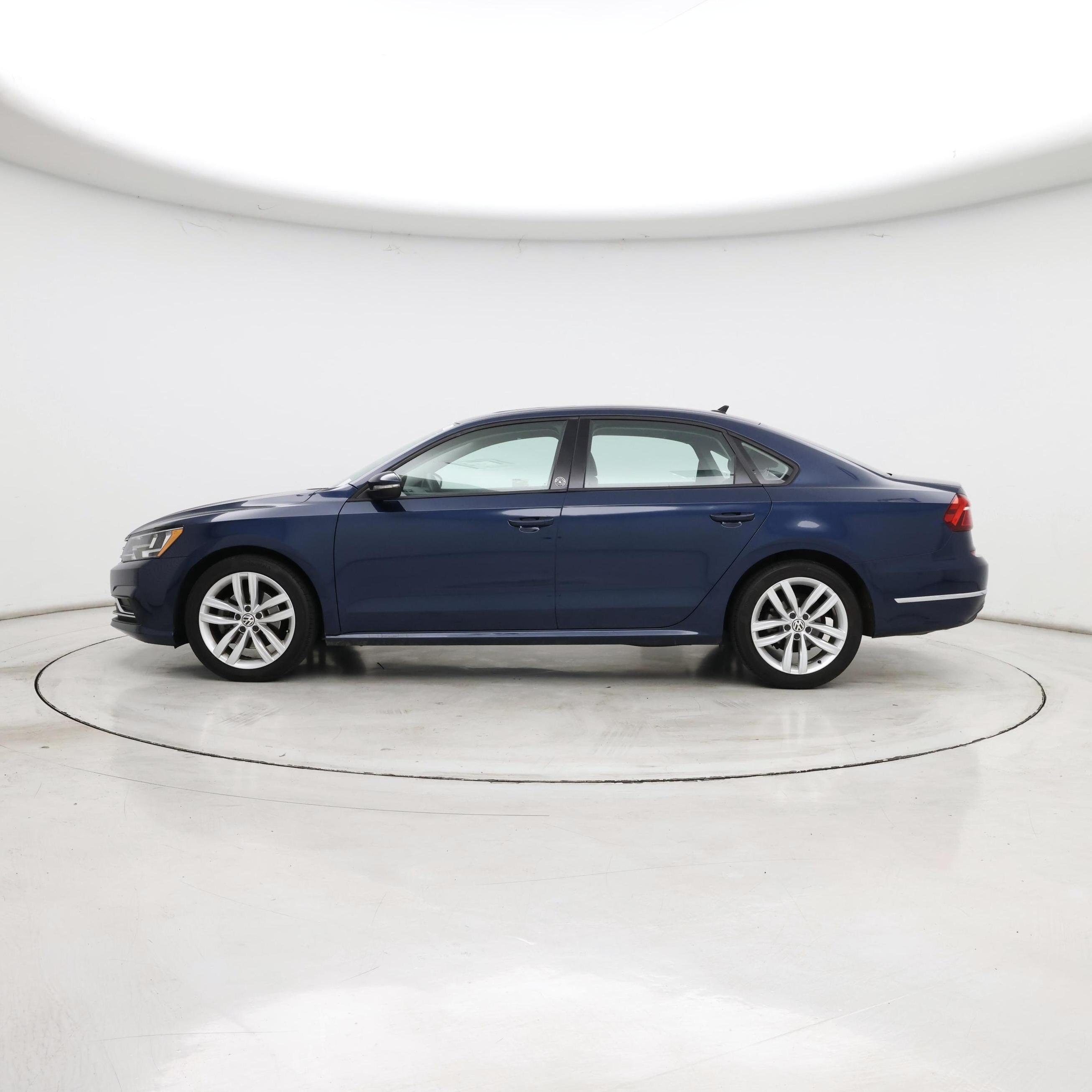 Thumbnail: 2019 Volkswagen Passat - 3