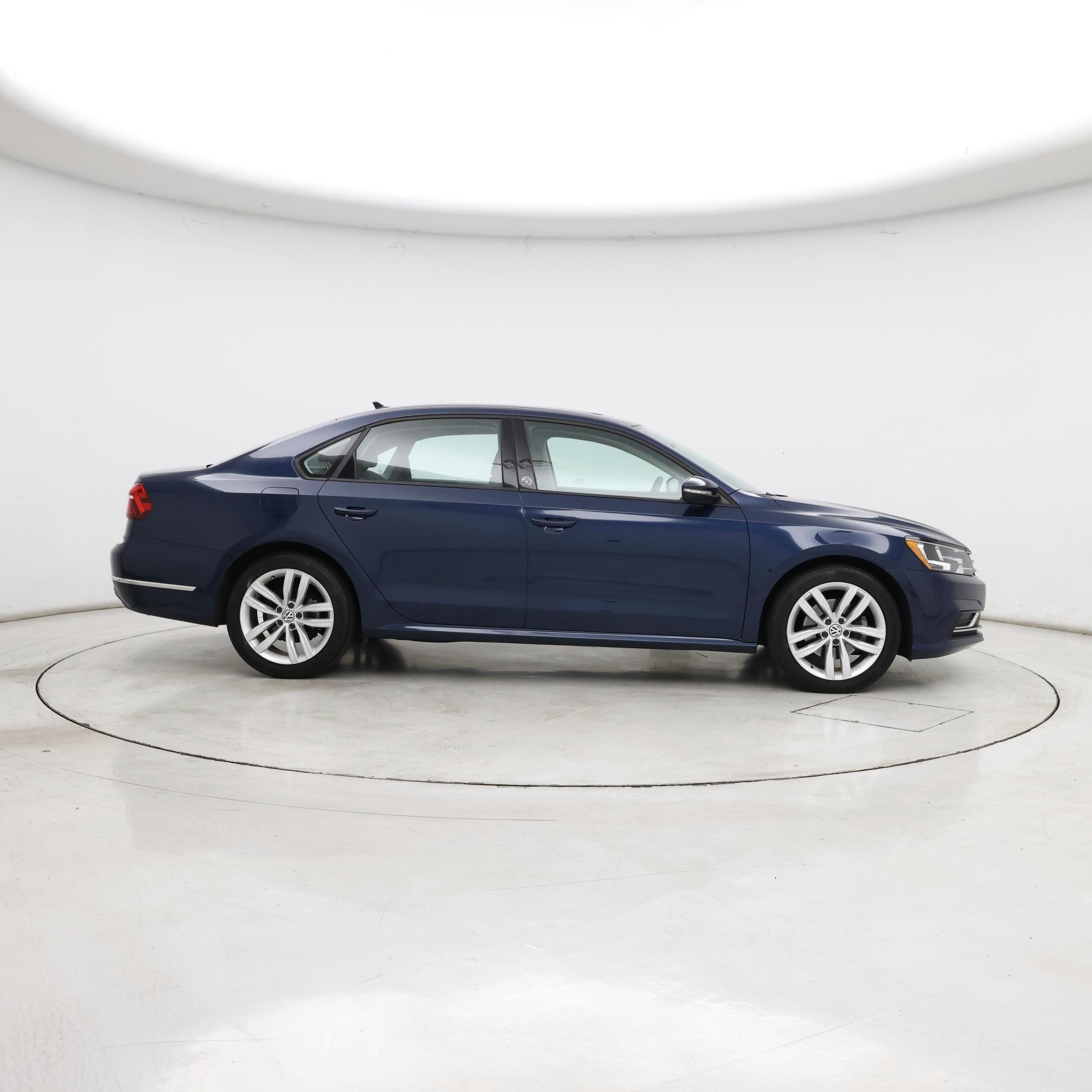 Thumbnail: 2019 Volkswagen Passat - 7