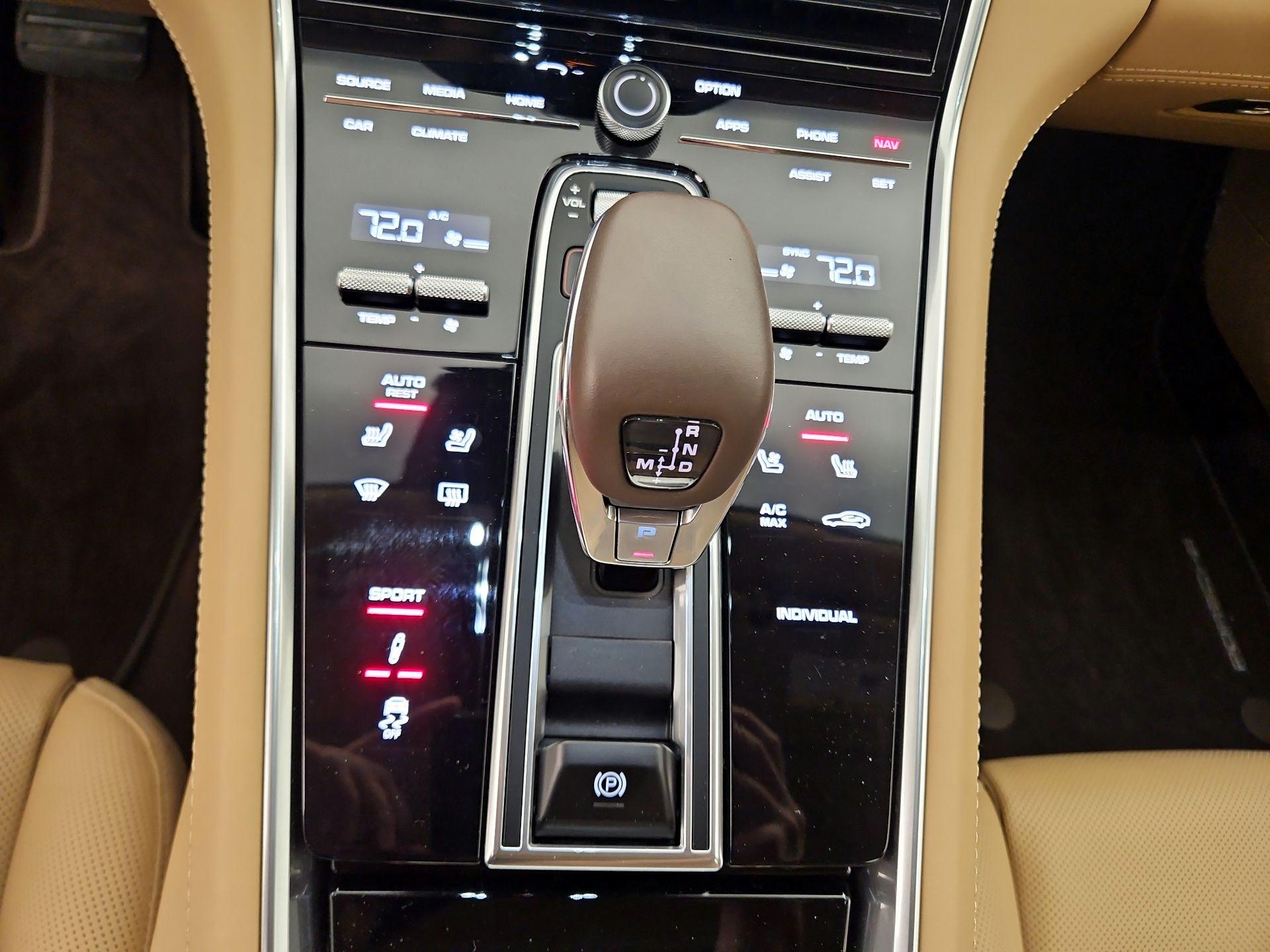 Thumbnail: 2020 Porsche Panamera - 18