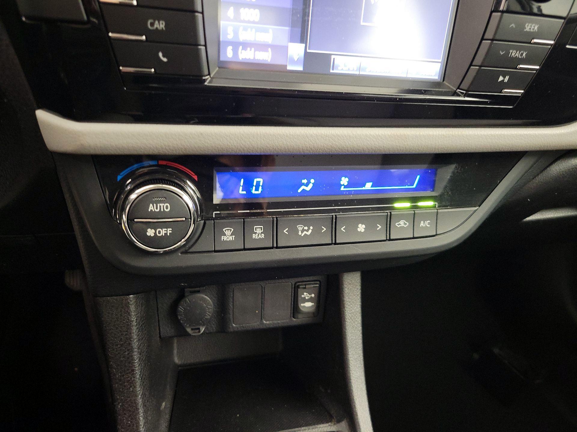 Thumbnail: 2014 Toyota Corolla - 16
