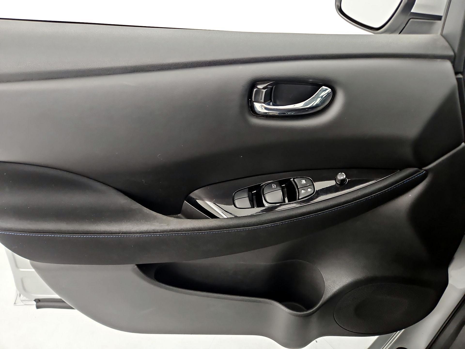 Thumbnail: 2021 Nissan Leaf - 12