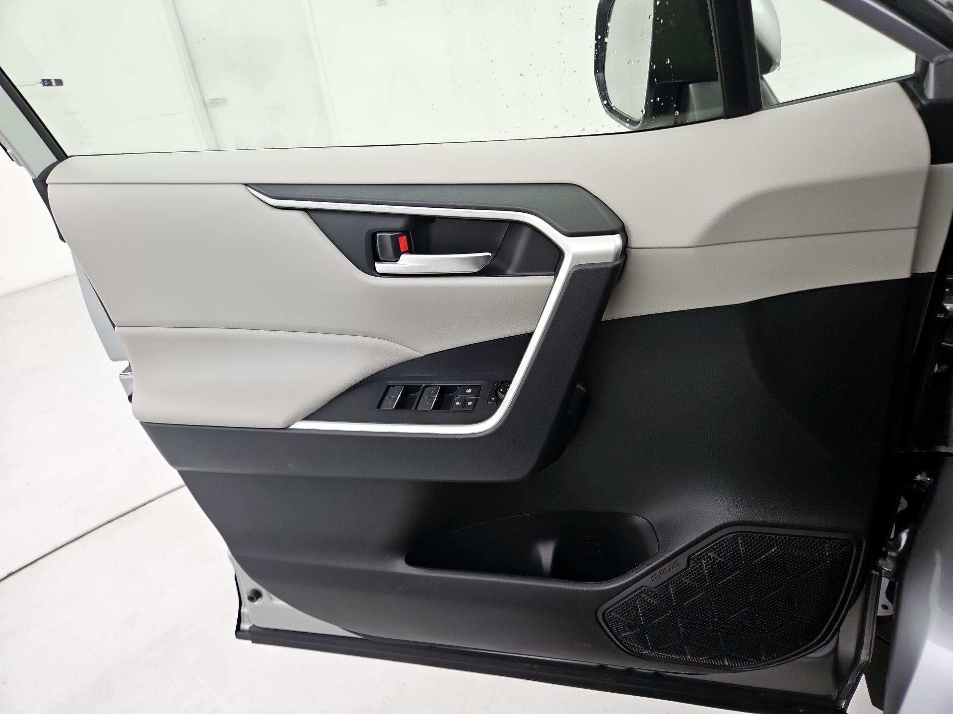 Thumbnail: 2025 Toyota RAV4 - 12