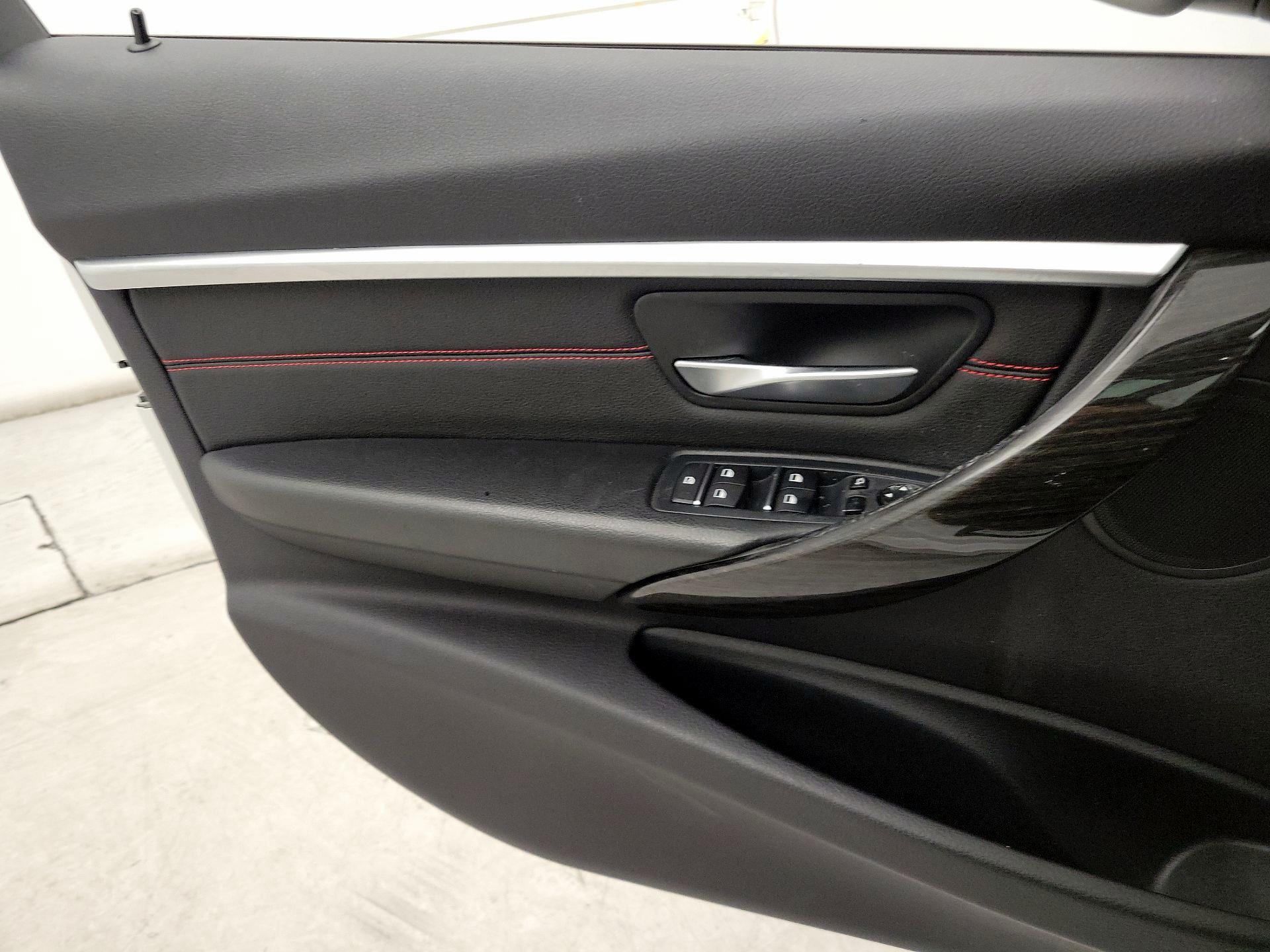 Thumbnail: 2016 BMW 3 Series - 12