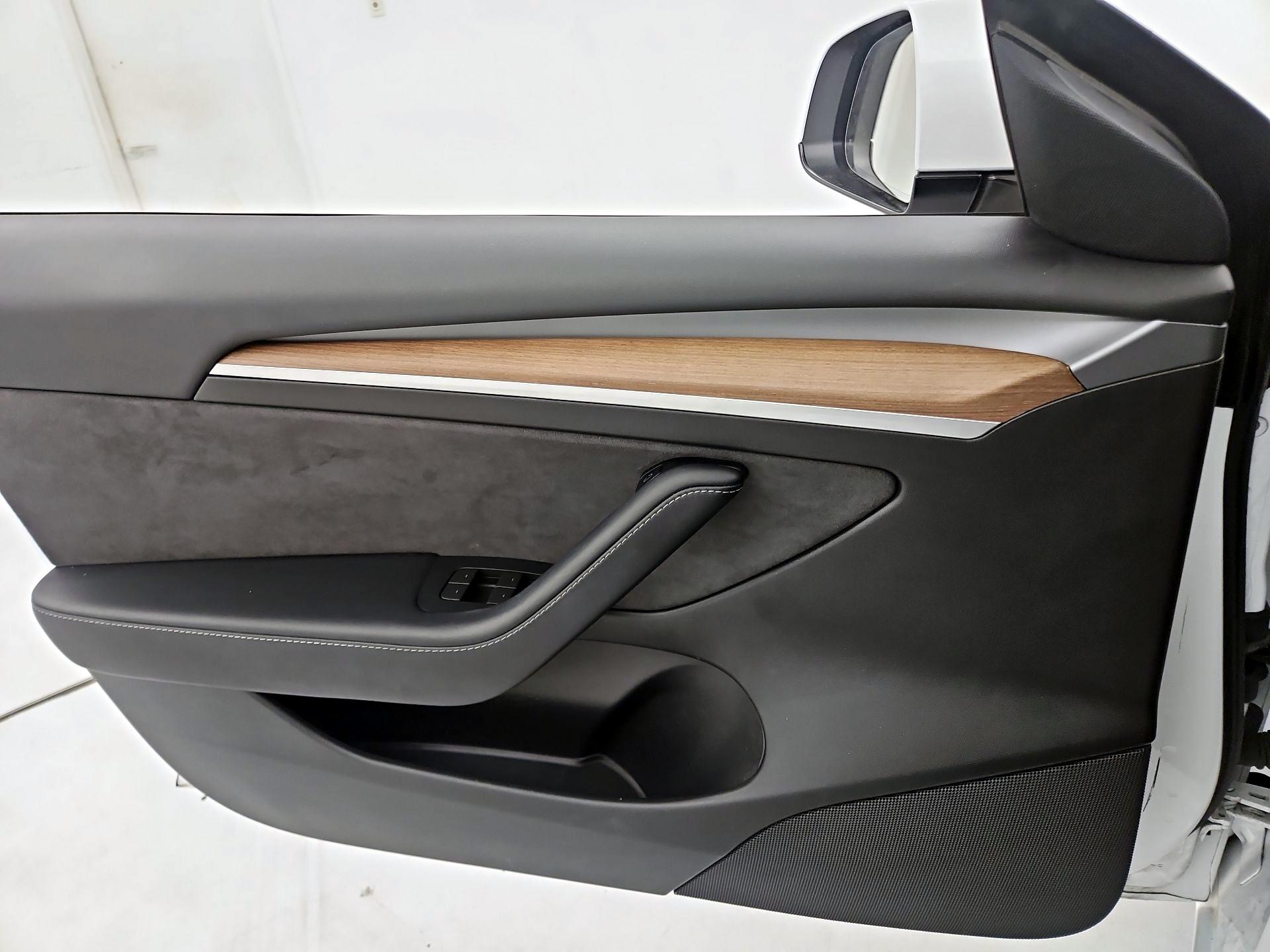 Thumbnail: 2022 Tesla Model 3 - 12
