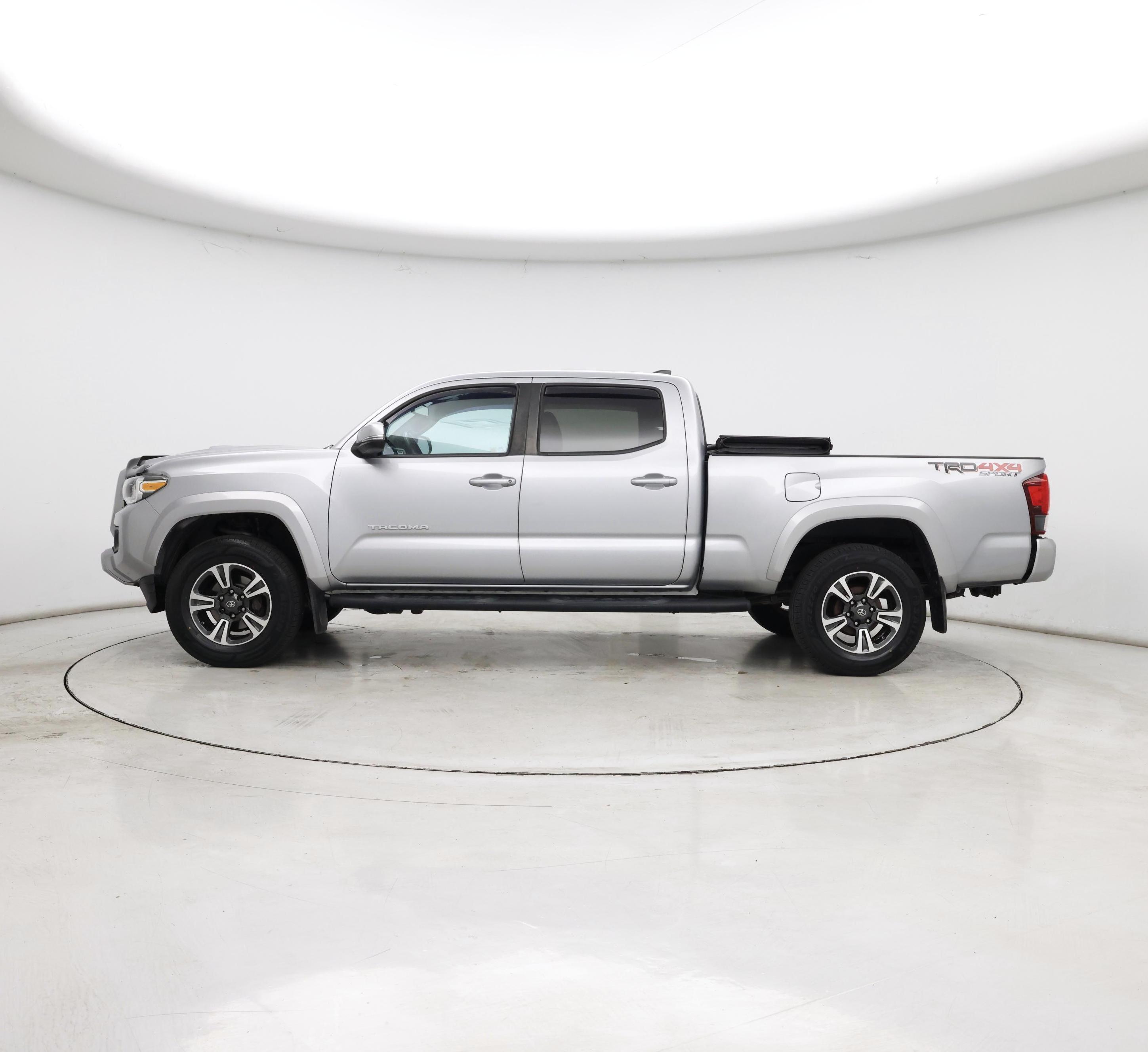 Thumbnail: 2019 Toyota Tacoma - 3