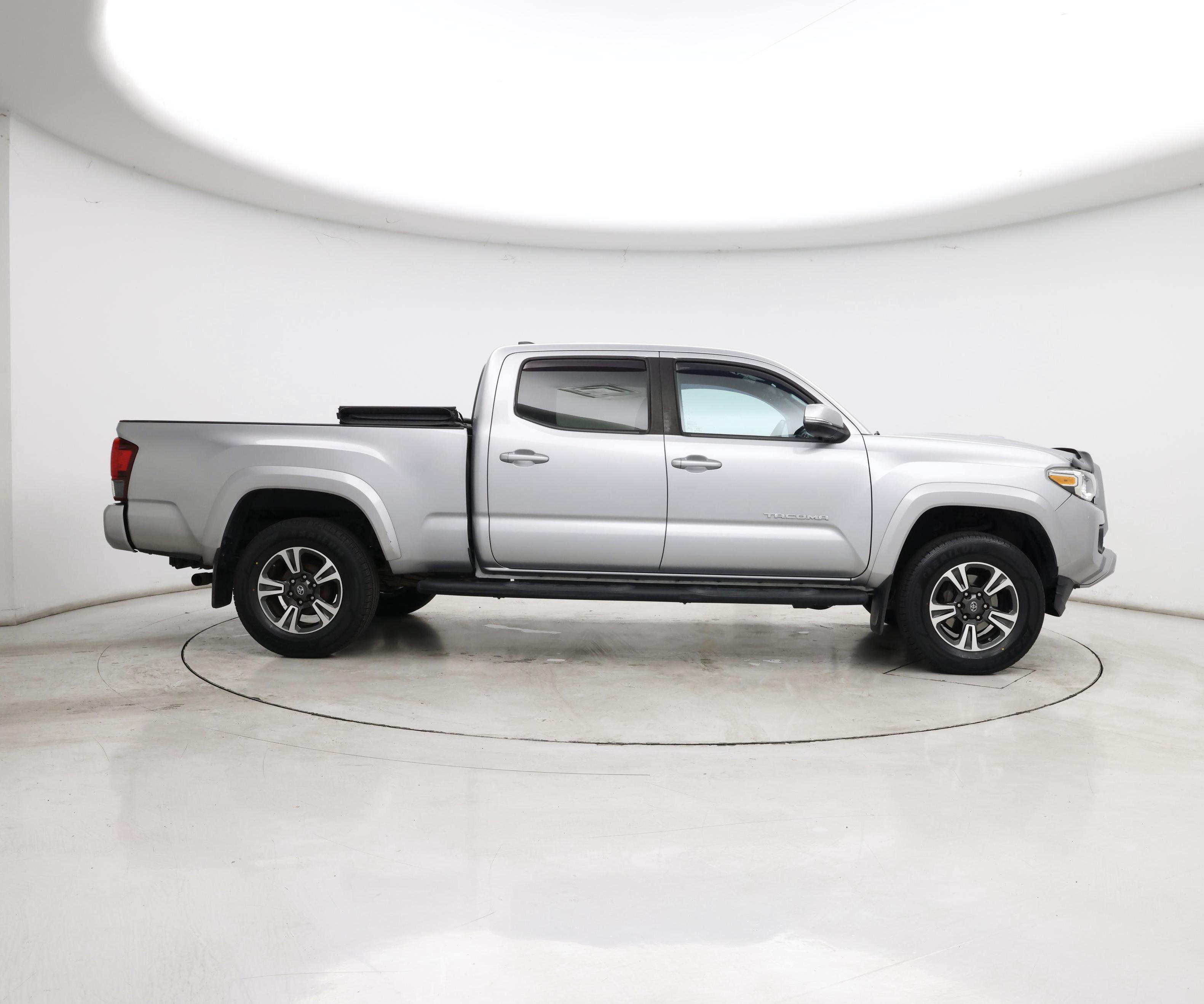 Thumbnail: 2019 Toyota Tacoma - 7