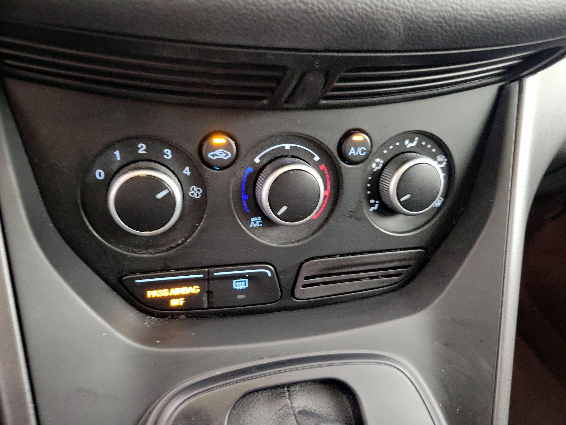 Thumbnail: 2015 Ford Escape - 16