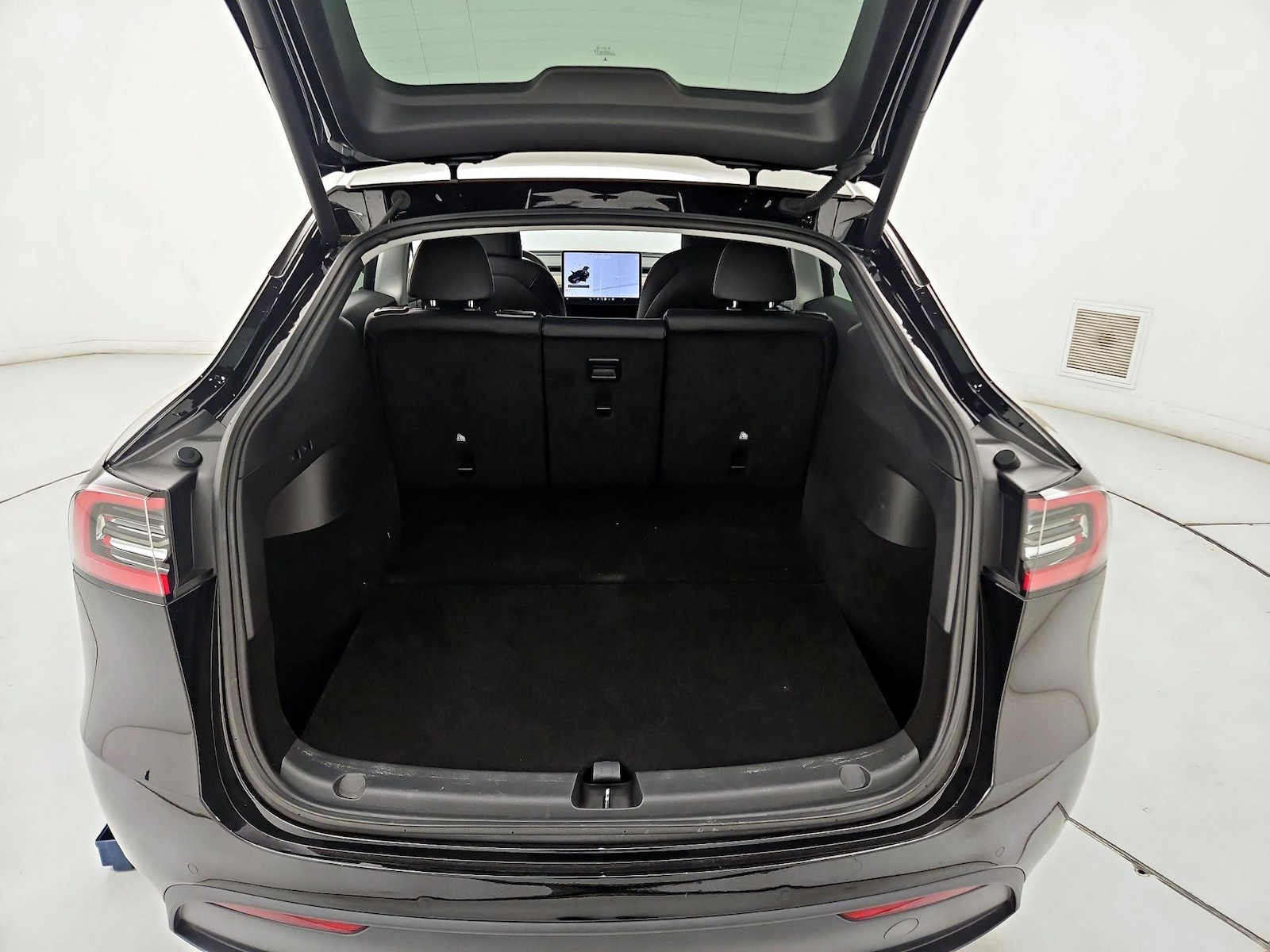 2021 Tesla Model Y Standard Range - Photo 22