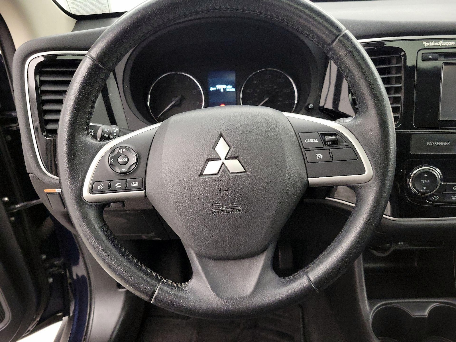 2015 Mitsubishi Outlander SE - Photo 11