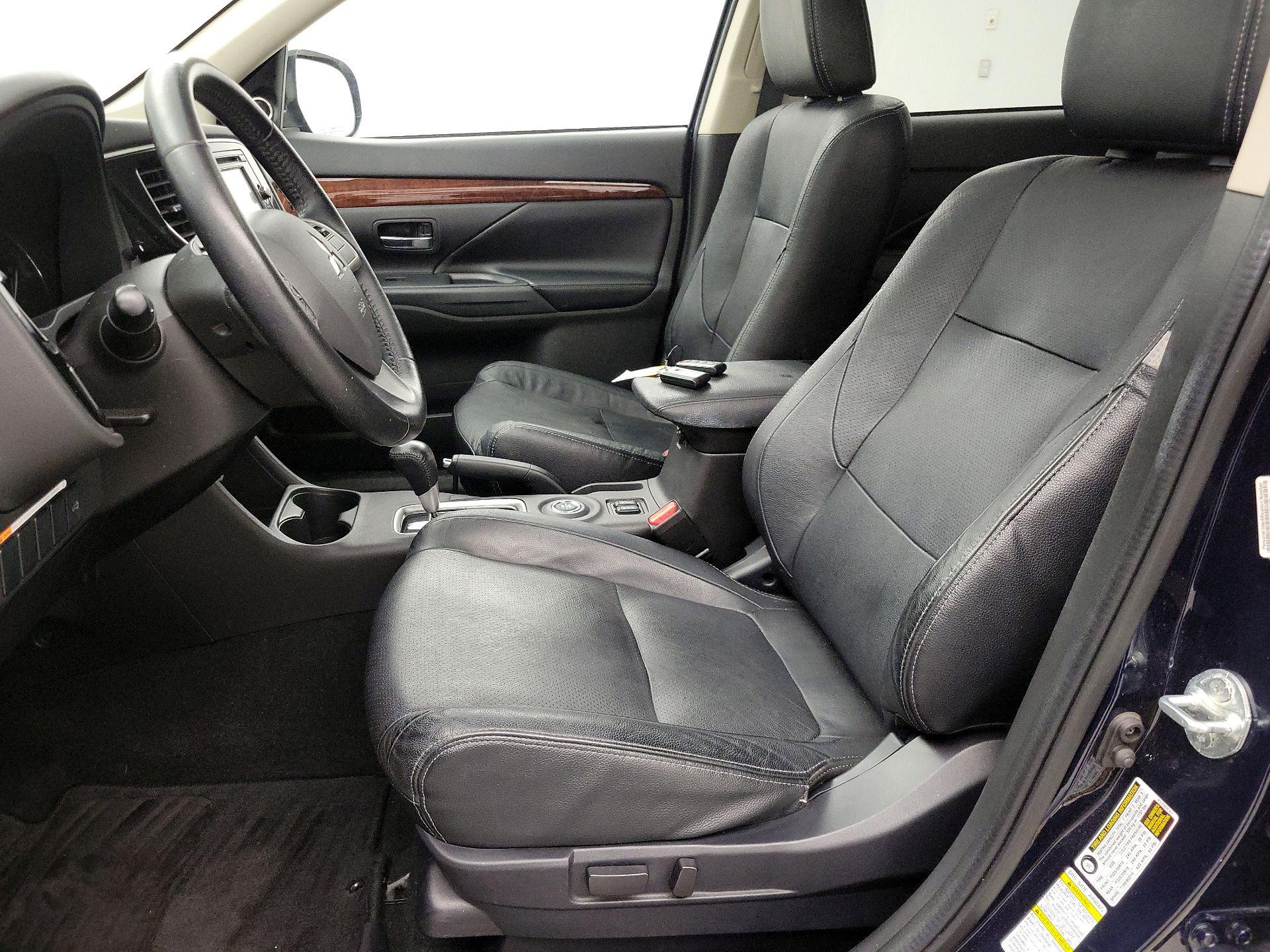 Thumbnail: 2015 Mitsubishi Outlander - 11